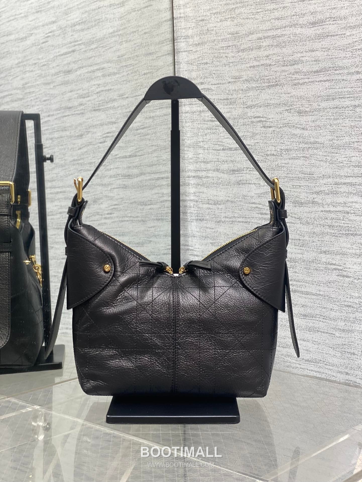 Dior Voyage Cannage Oiled-Wax Cowhide Leather Black Shoulder Bag 디올 보야주 까나쥬 오일드왁스 소가죽 블랙 숄더백 22×9.5×15cm 10