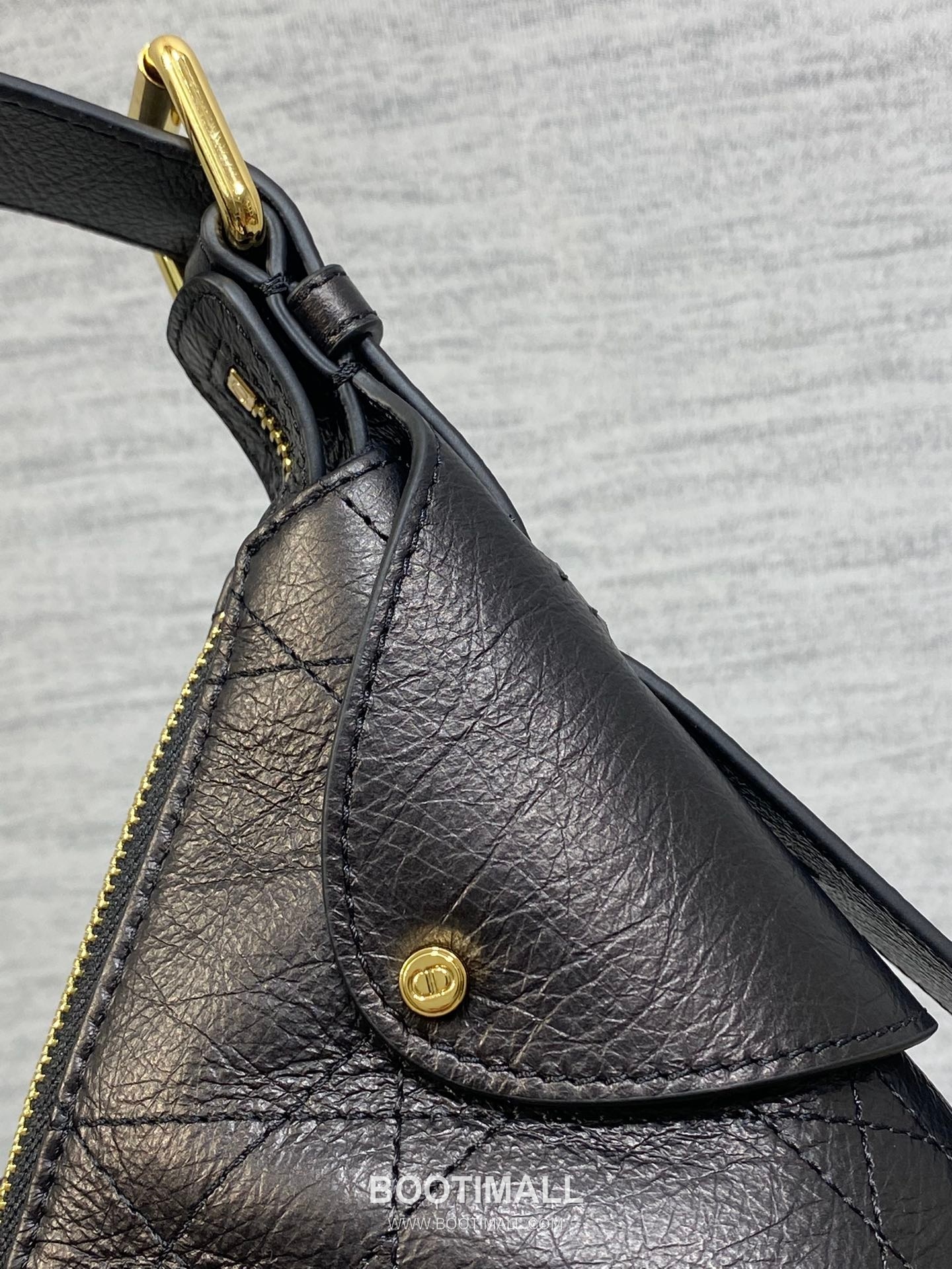 Dior Voyage Cannage Oiled-Wax Cowhide Leather Black Shoulder Bag 디올 보야주 까나쥬 오일드왁스 소가죽 블랙 숄더백 22×9.5×15cm 12