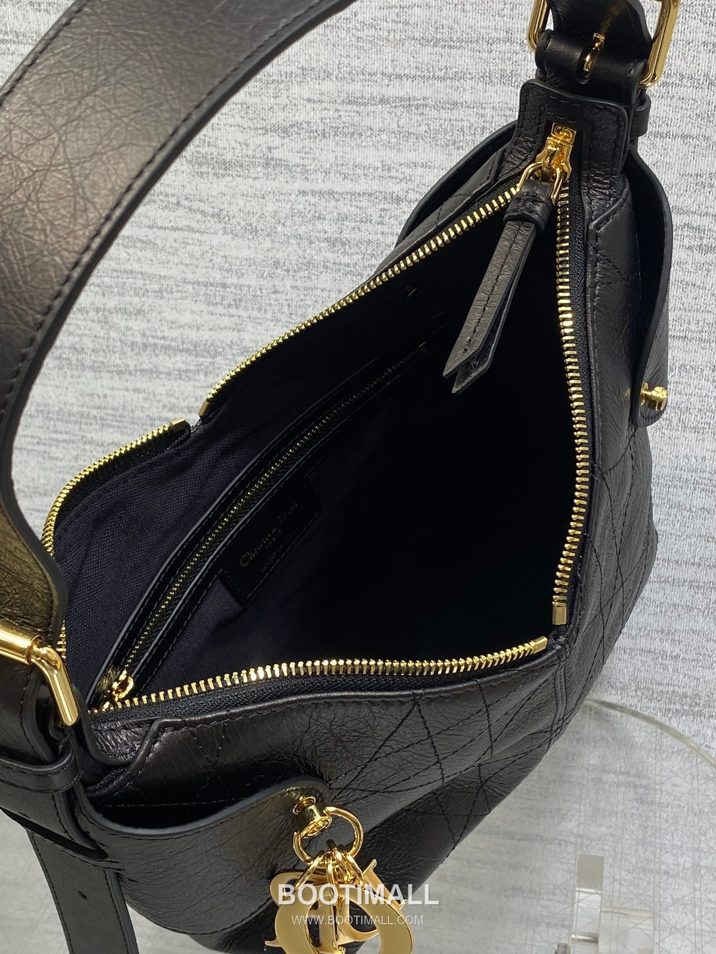 Dior Voyage Cannage Oiled-Wax Cowhide Leather Black Shoulder Bag 디올 보야주 까나쥬 오일드왁스 소가죽 블랙 숄더백 22×9.5×15cm 15