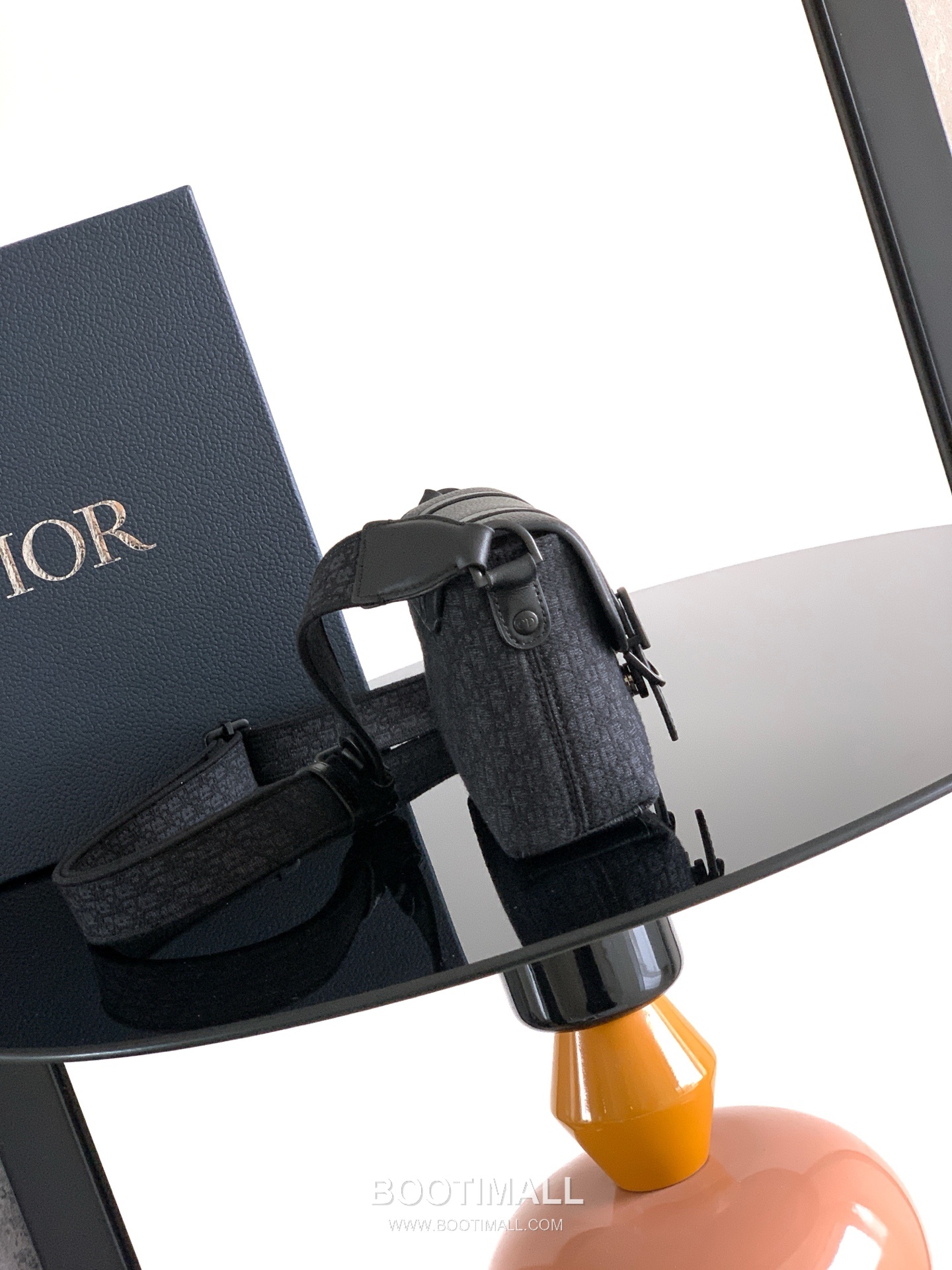 Dior Daily Mini Oblique Flap Messenger Oblique Fabric, Grained Cowhide Leather Black Messenger Bag 디올 데일리 미니 오블리크 플랩 메신저 오블리크 패브릭, 그레인드 소가죽 블랙 메신저백 20cm 2