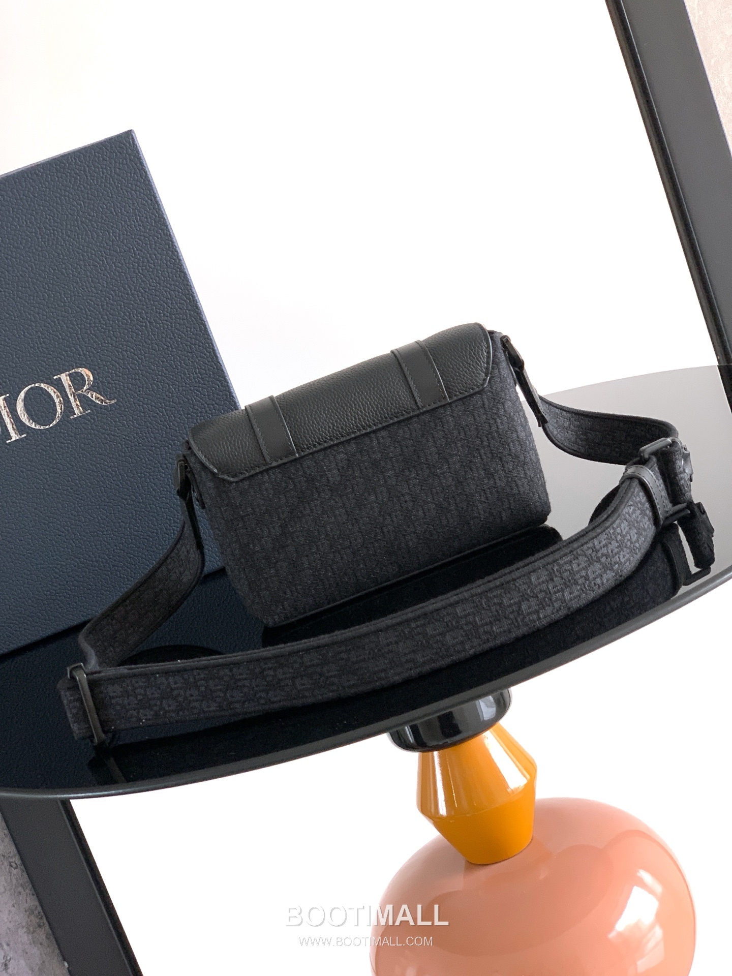 Dior Daily Mini Oblique Flap Messenger Oblique Fabric, Grained Cowhide Leather Black Messenger Bag 디올 데일리 미니 오블리크 플랩 메신저 오블리크 패브릭, 그레인드 소가죽 블랙 메신저백 20cm 3