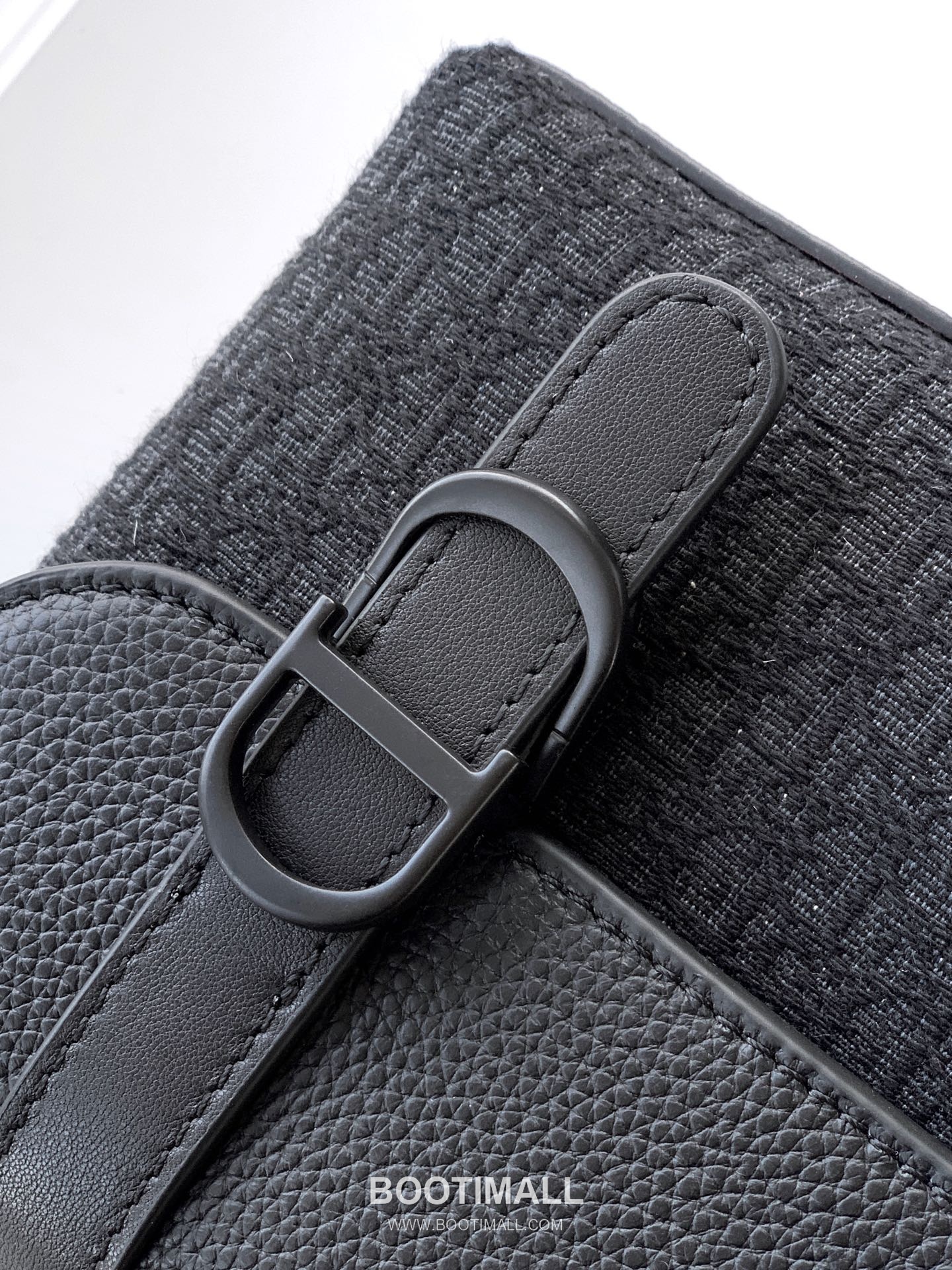 Dior Daily Mini Oblique Flap Messenger Oblique Fabric, Grained Cowhide Leather Black Messenger Bag 디올 데일리 미니 오블리크 플랩 메신저 오블리크 패브릭, 그레인드 소가죽 블랙 메신저백 20cm 6