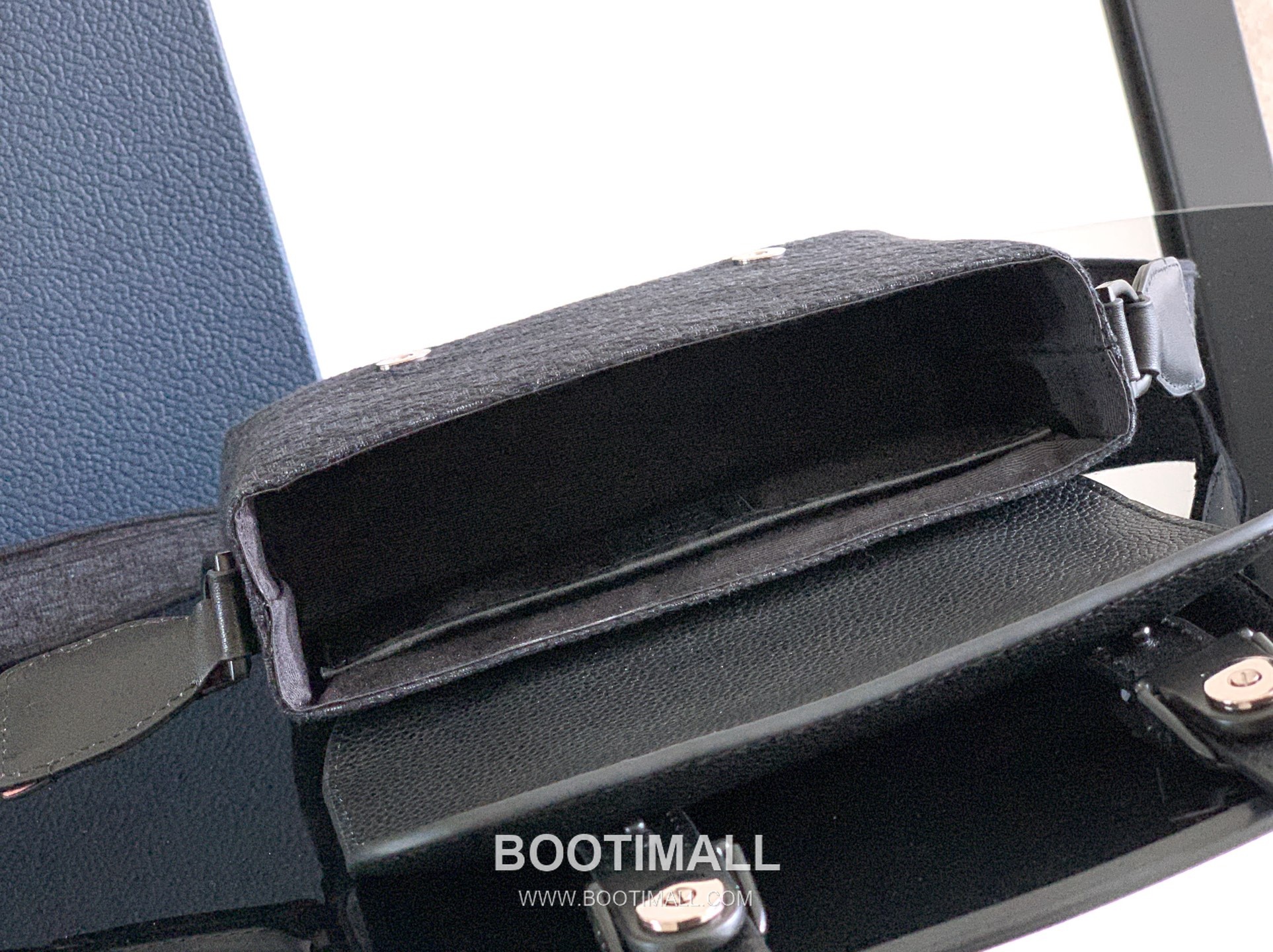 Dior Daily Mini Oblique Flap Messenger Oblique Fabric, Grained Cowhide Leather Black Messenger Bag 디올 데일리 미니 오블리크 플랩 메신저 오블리크 패브릭, 그레인드 소가죽 블랙 메신저백 20cm 9