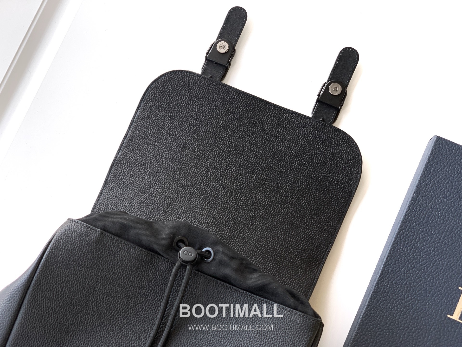 Dior Daily Flap CD Grained Cowhide Leather Black Backpack 디올 데일리 플랩 CD 1ESBA246YNU 그레인드 소가죽 블랙 백팩 41cm 5