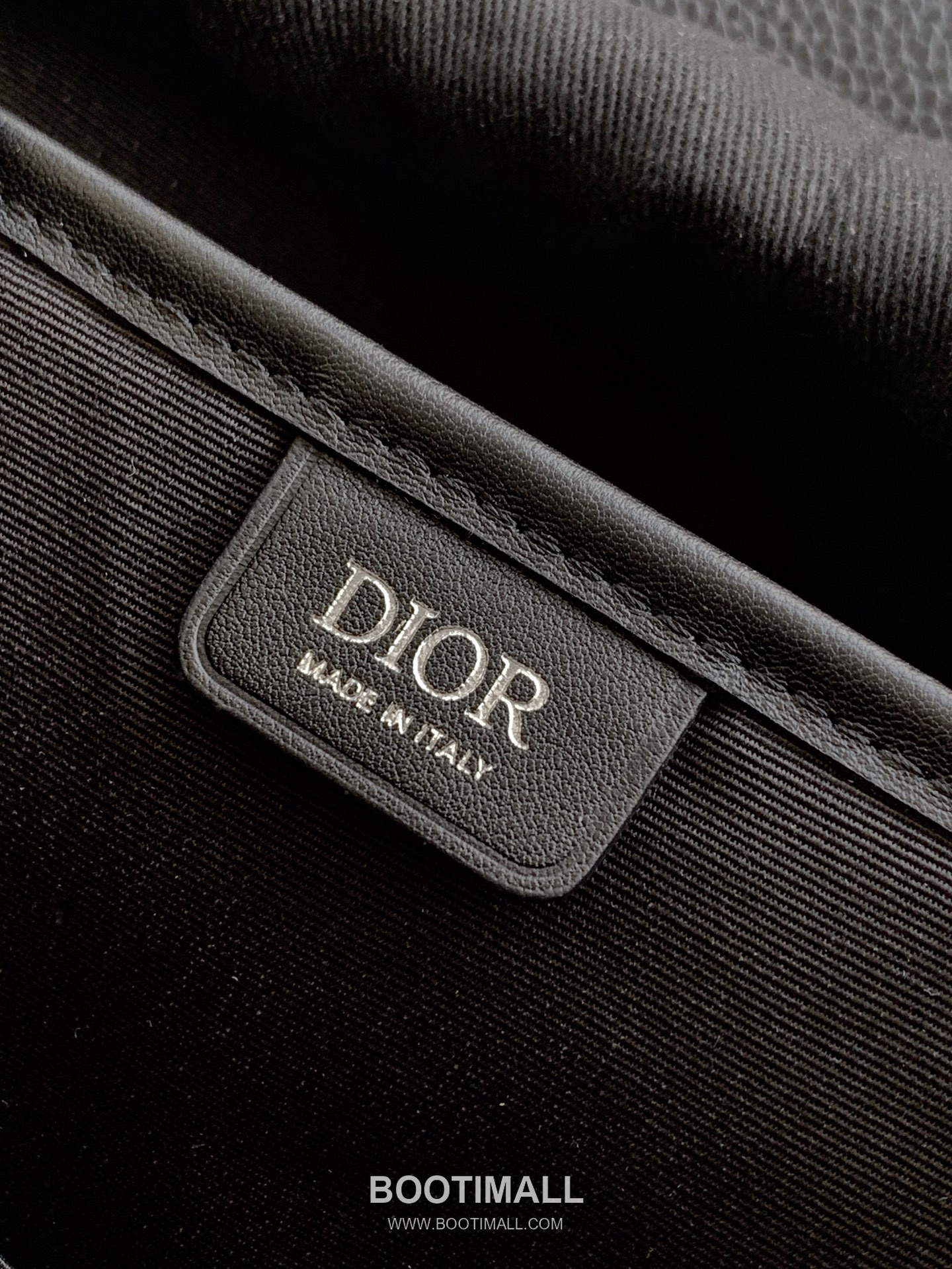 Dior Daily Flap CD Grained Cowhide Leather Black Backpack 디올 데일리 플랩 CD 1ESBA246YNU 그레인드 소가죽 블랙 백팩 41cm 9