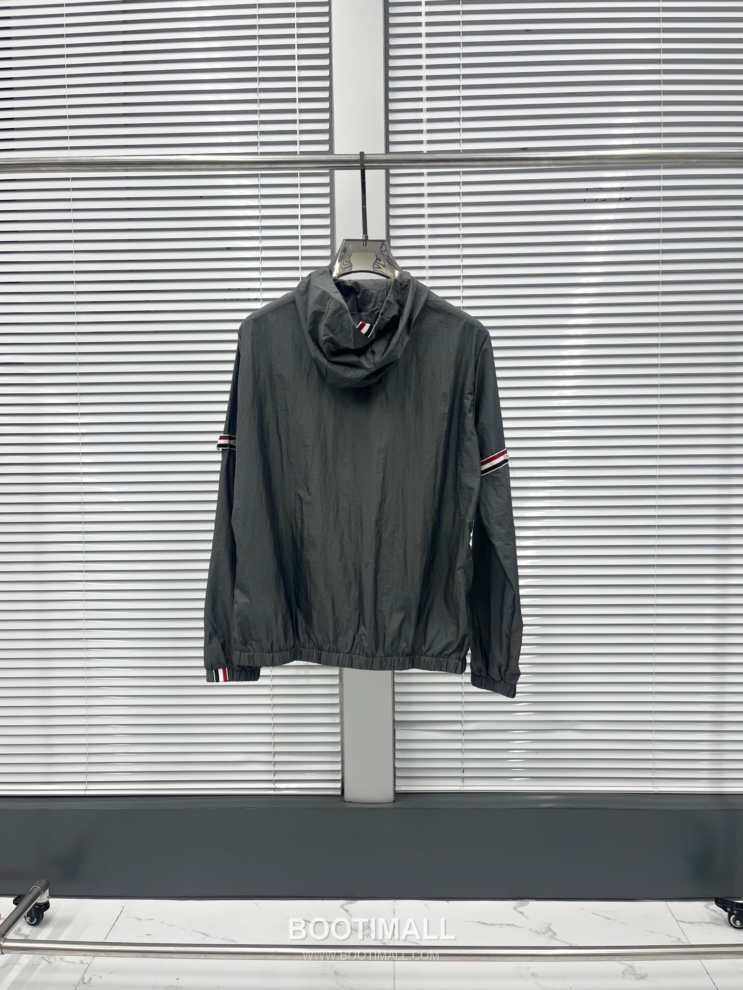 Thom Browne Tricolor Tape Hooded Zip-Up Gray Windbreaker 톰브라운 트리컬러 테이프 후드 집업 그레이 바람막이 2