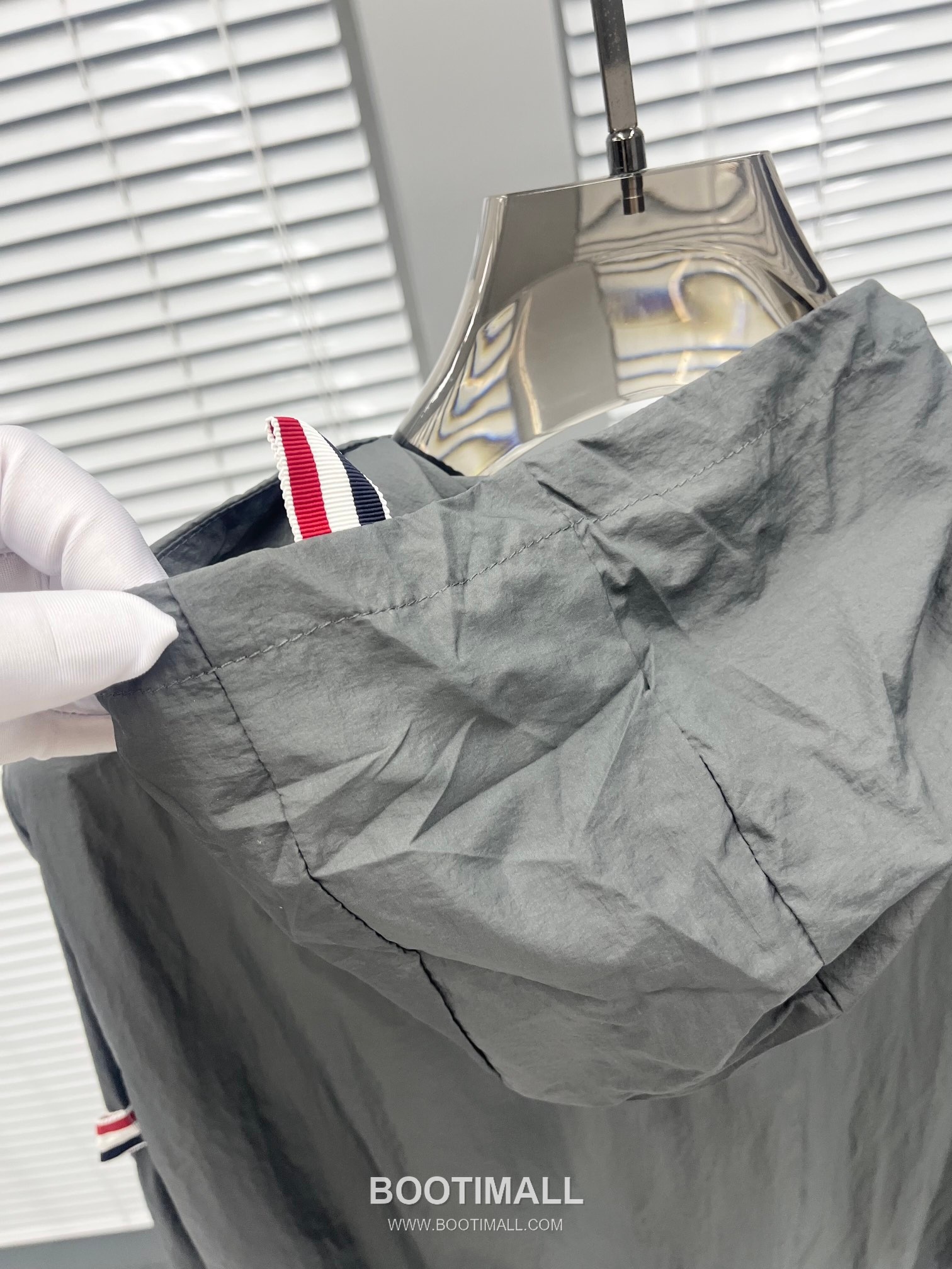 Thom Browne Tricolor Tape Hooded Zip-Up Gray Windbreaker 톰브라운 트리컬러 테이프 후드 집업 그레이 바람막이 3