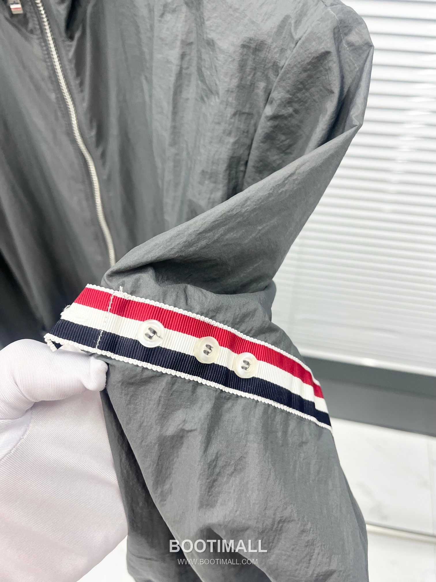 Thom Browne Tricolor Tape Hooded Zip-Up Gray Windbreaker 톰브라운 트리컬러 테이프 후드 집업 그레이 바람막이 5