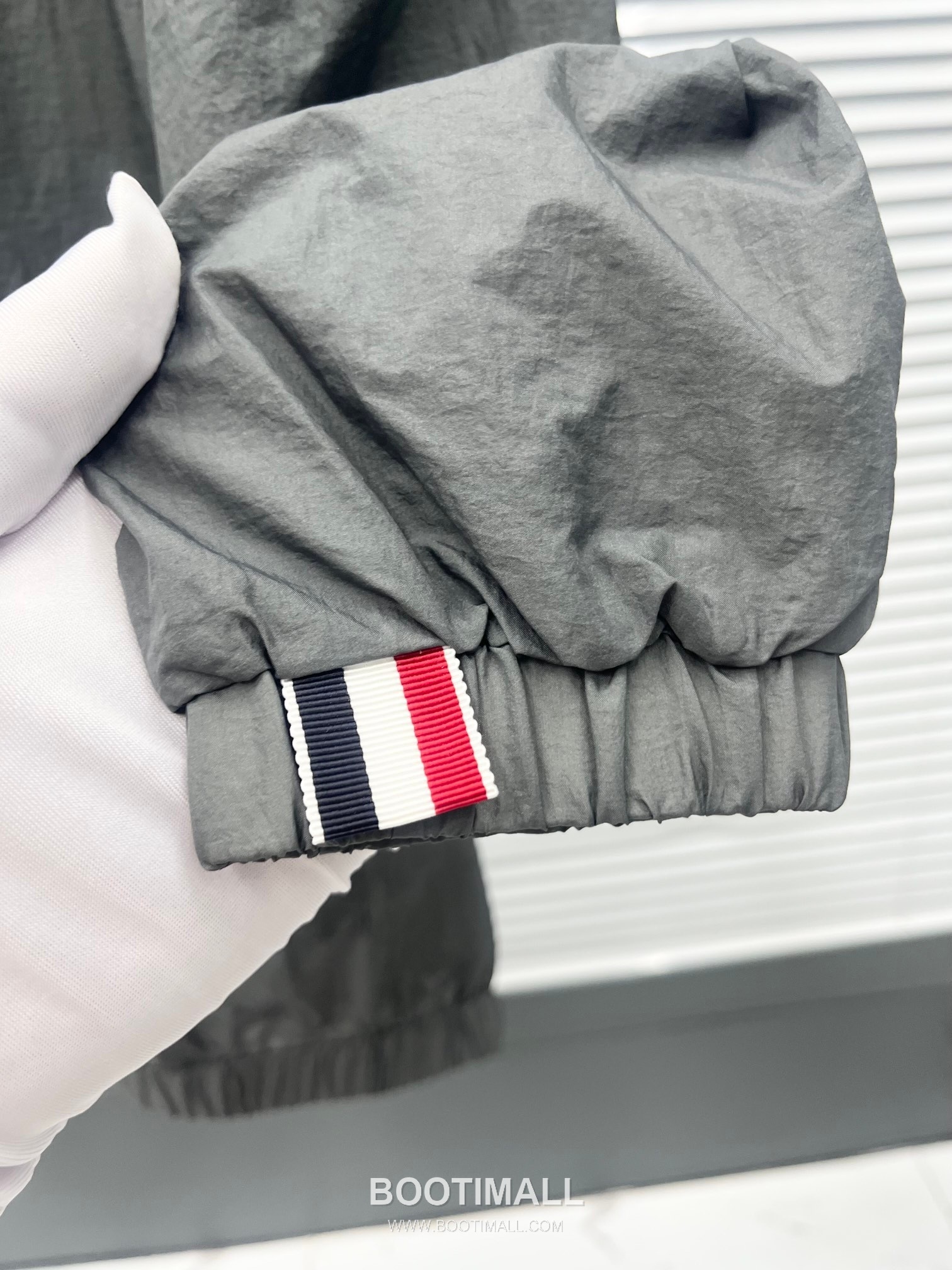 Thom Browne Tricolor Tape Hooded Zip-Up Gray Windbreaker 톰브라운 트리컬러 테이프 후드 집업 그레이 바람막이 8