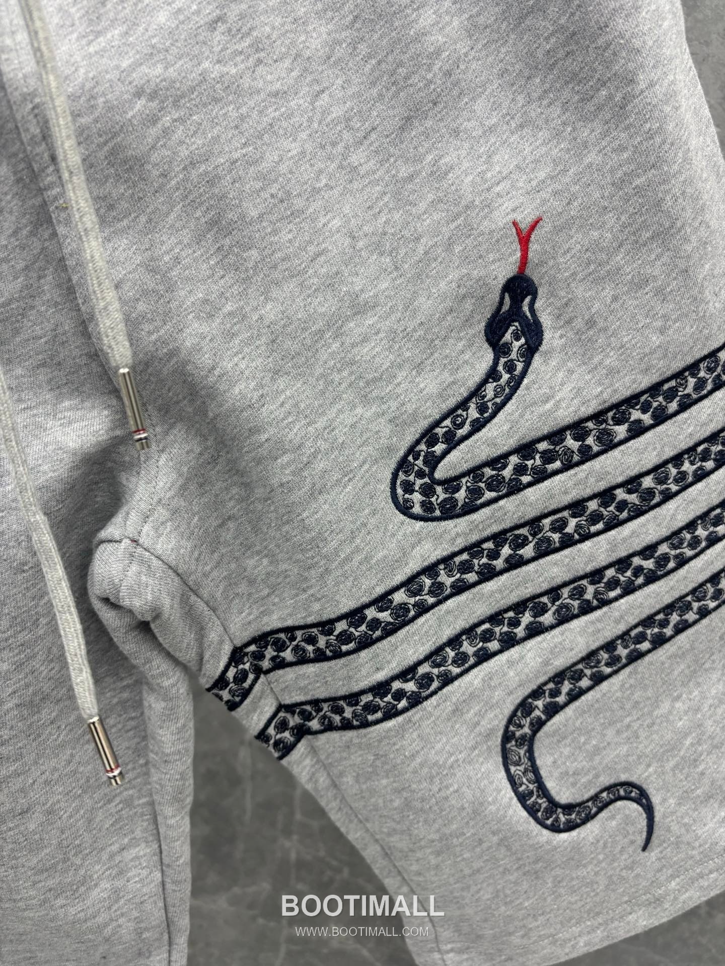 Thom Browne Snake Year Embroidered Shorts Cotton Terry 톰브라운 뱀해 자수 쇼츠 코튼 테리 5