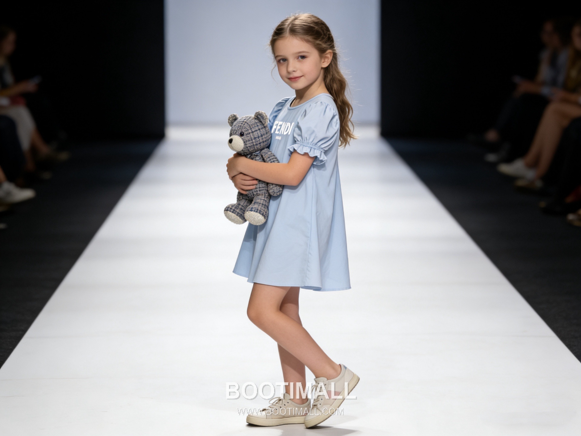 Balenciaga Letter Embroidered A-Line Light Blue Dress 발렌시아가 레터 자수 A라인 라이트 블루 드레스 4