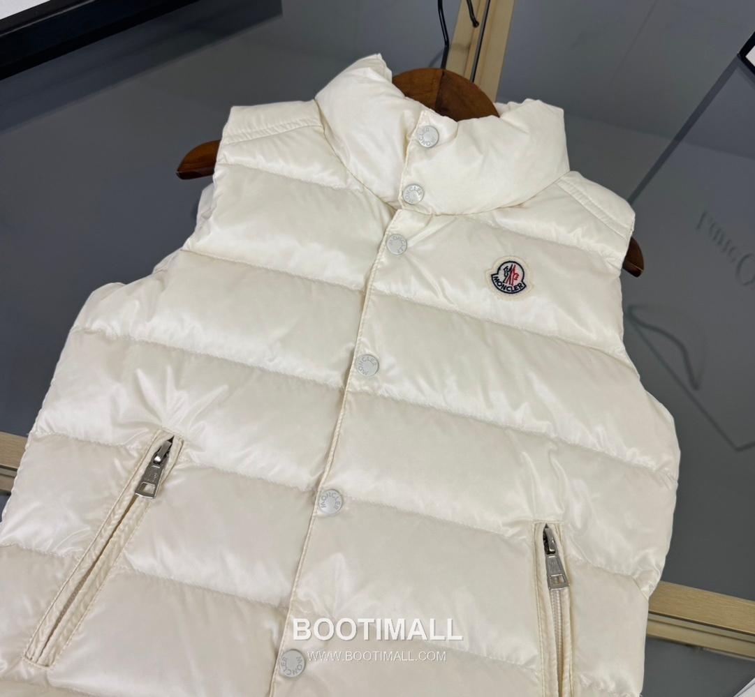 Balenciaga Classic Down Vest Polyester, Duck Down Black 발렌시아가 클래식 다운 베스트 폴리에스터, 덕다운 블랙 5