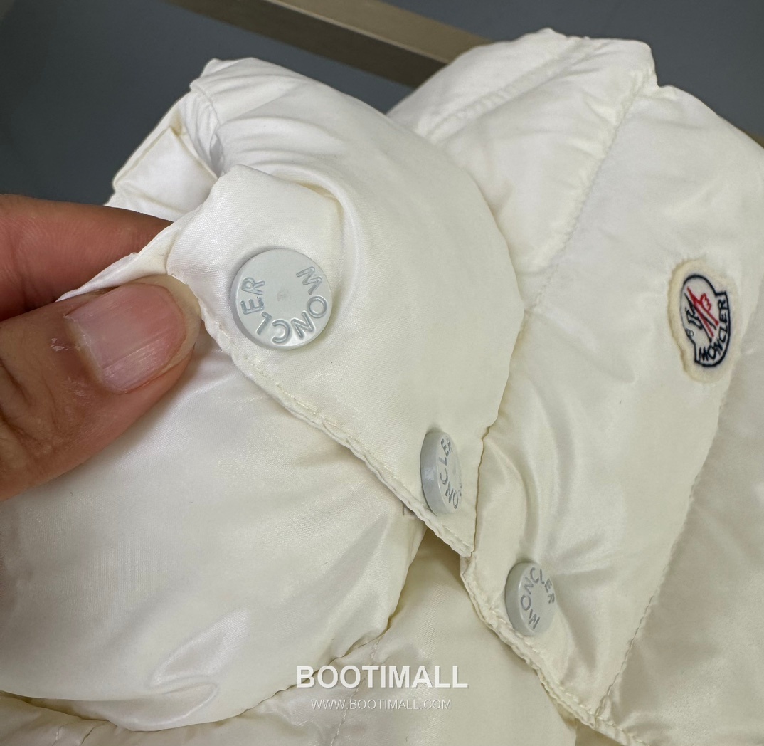 Balenciaga Classic Down Vest Polyester, Duck Down Black 발렌시아가 클래식 다운 베스트 폴리에스터, 덕다운 블랙 6