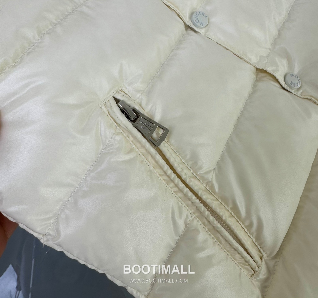 Balenciaga Classic Down Vest Polyester, Duck Down Black 발렌시아가 클래식 다운 베스트 폴리에스터, 덕다운 블랙 7