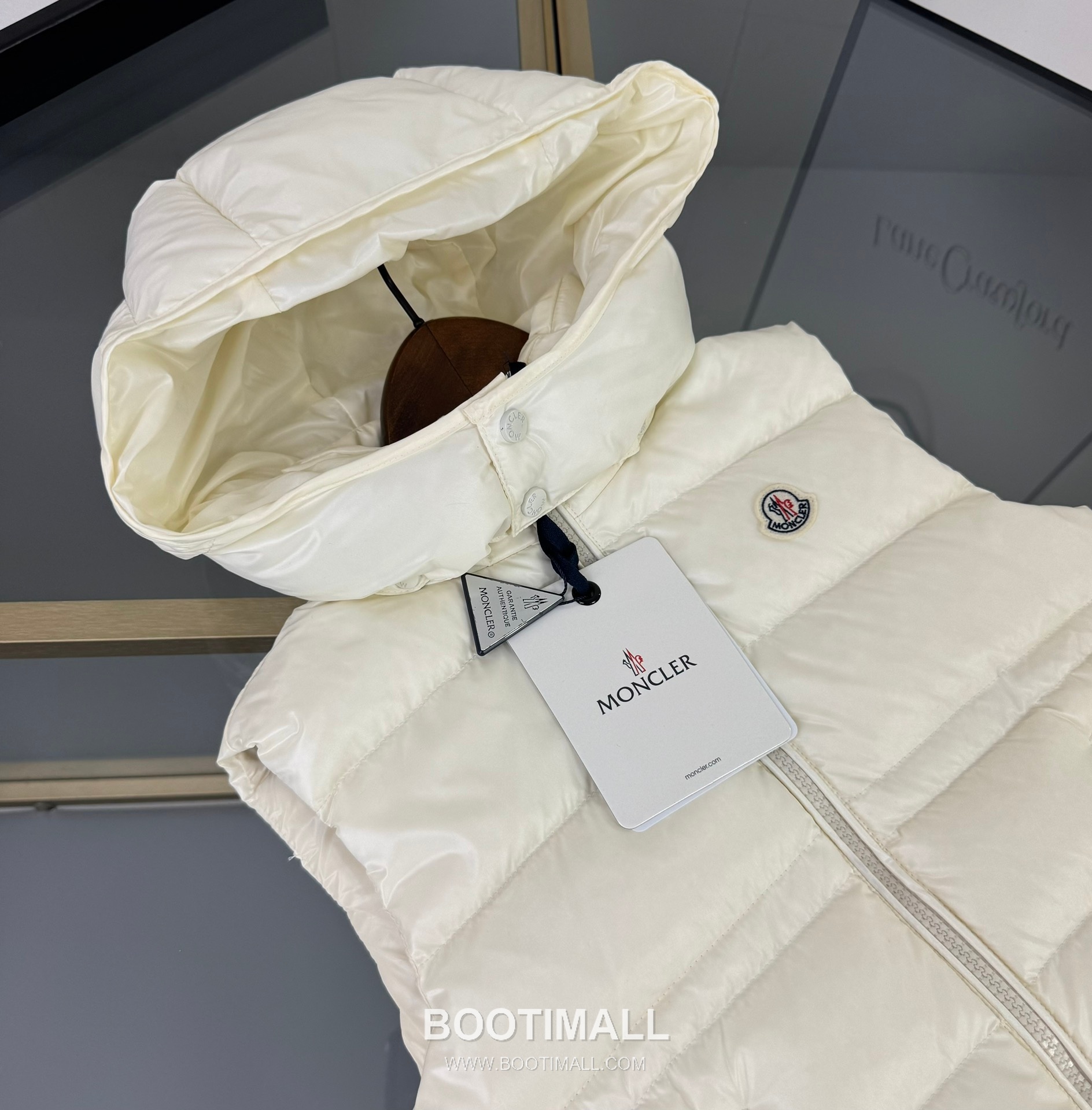 Balenciaga Classic Down Vest Cotton Blend White 발렌시아가 클래식 다운 베스트 코튼 블렌드 화이트 5
