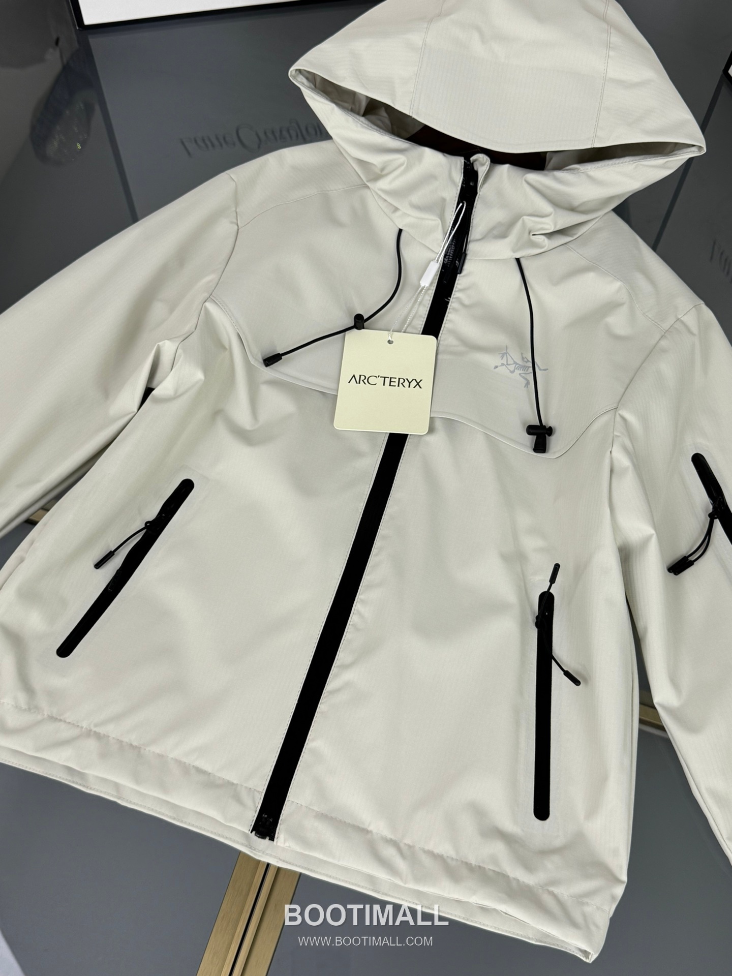 Arc'teryx Tri-Layer Hooded Shell Polyester Blend Black Windbreaker 아크테릭스 트라이 레이어 후드 쉘 폴리에스터 블렌드 블랙 바람막이 4