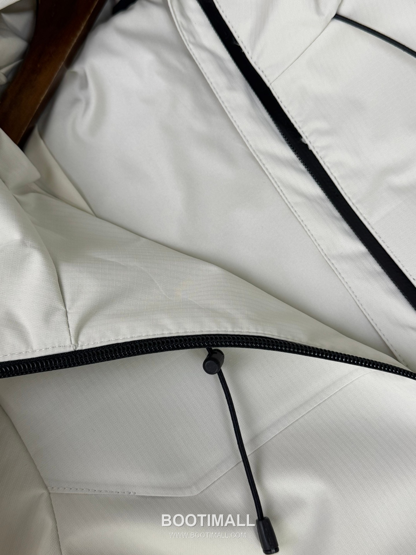 Arc'teryx Tri-Layer Hooded Shell Polyester Blend Black Windbreaker 아크테릭스 트라이 레이어 후드 쉘 폴리에스터 블렌드 블랙 바람막이 6