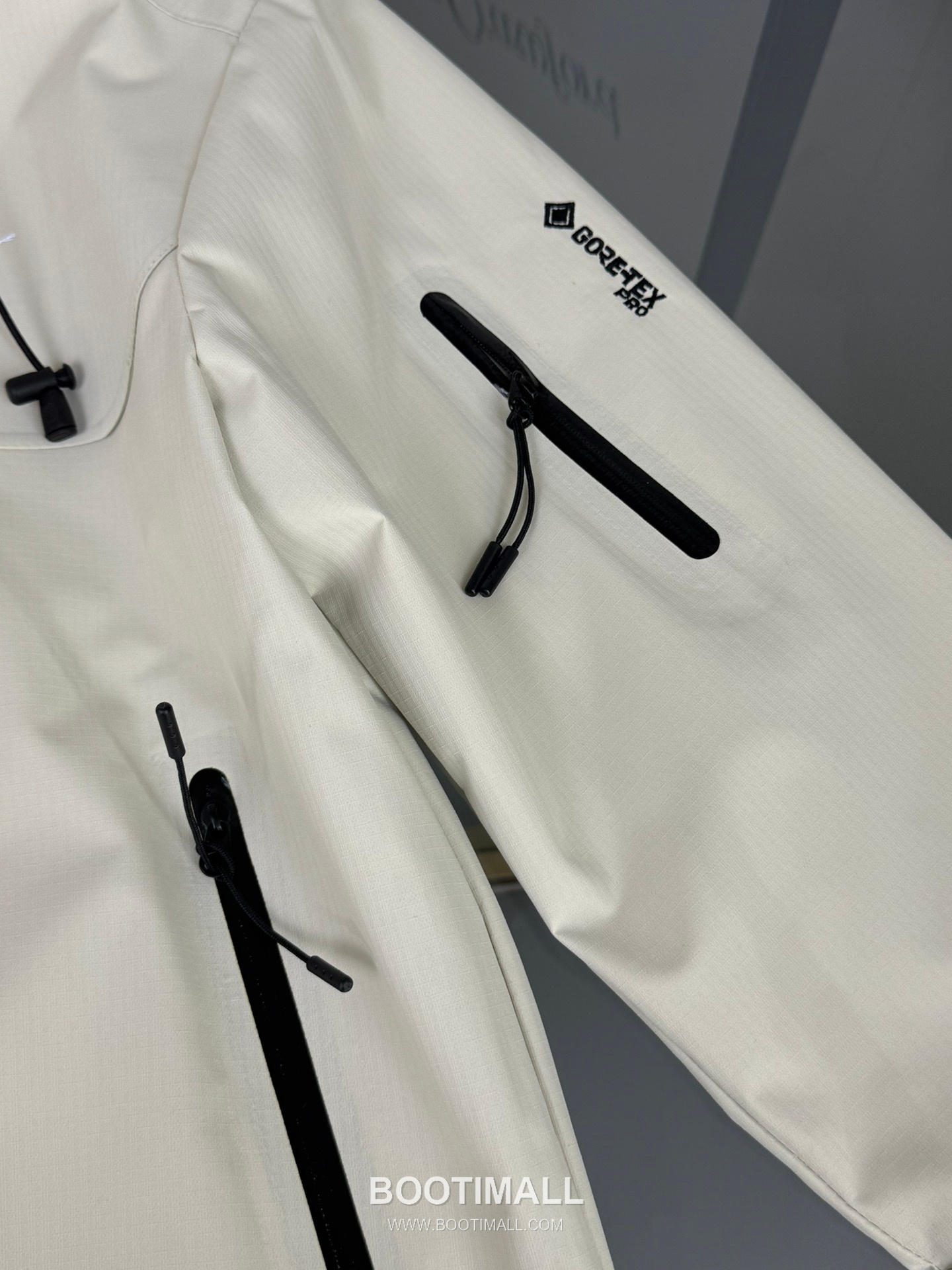 Arc'teryx Tri-Layer Hooded Shell Polyester Blend Black Windbreaker 아크테릭스 트라이 레이어 후드 쉘 폴리에스터 블렌드 블랙 바람막이 7