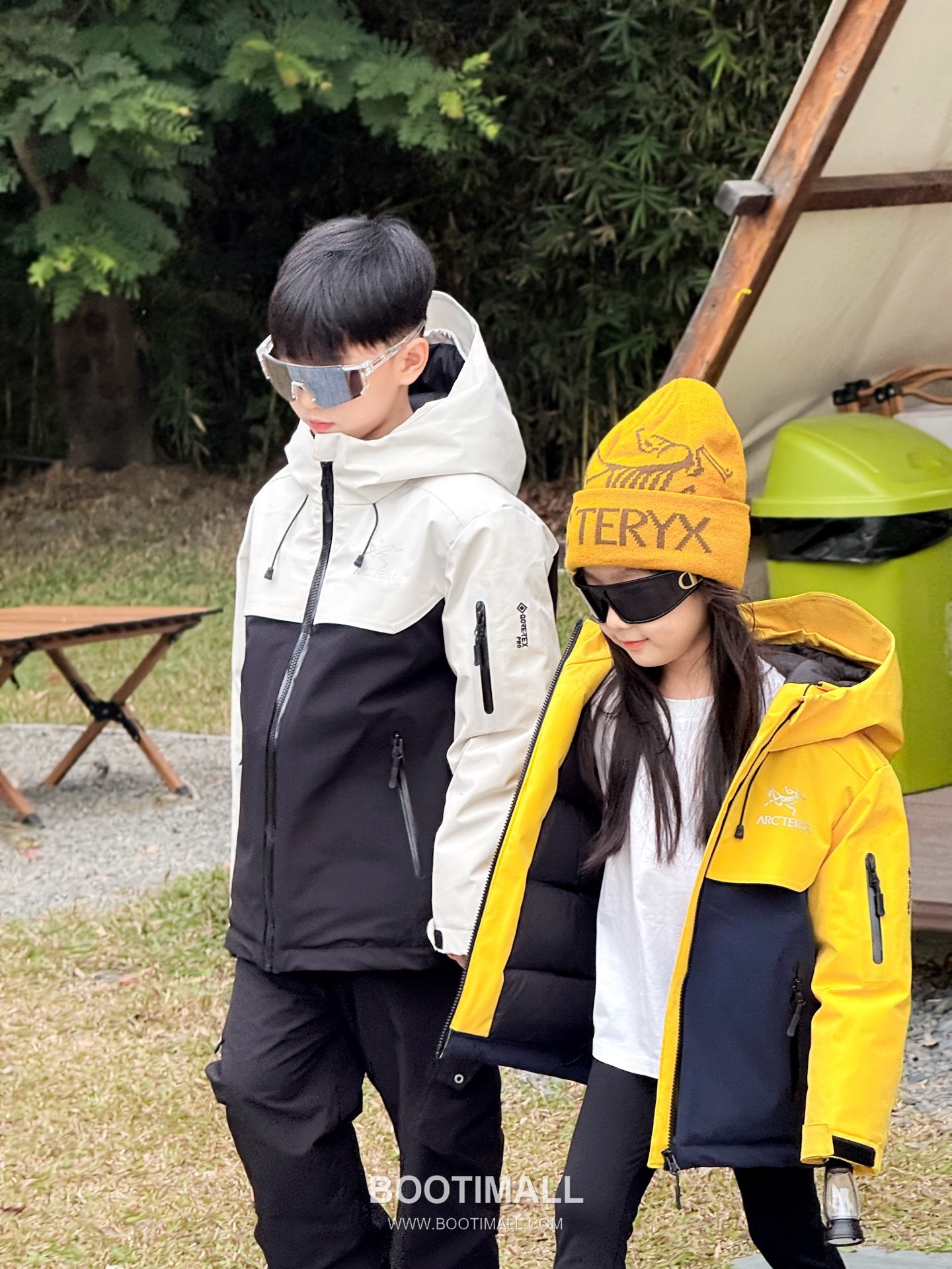 Arc'teryx Kids Hooded Down Polyester, White Duck Down Black Down Jacket 아크테릭스 키즈 후드 다운 폴리에스터, 화이트 덕다운 블랙 다운 재킷 1