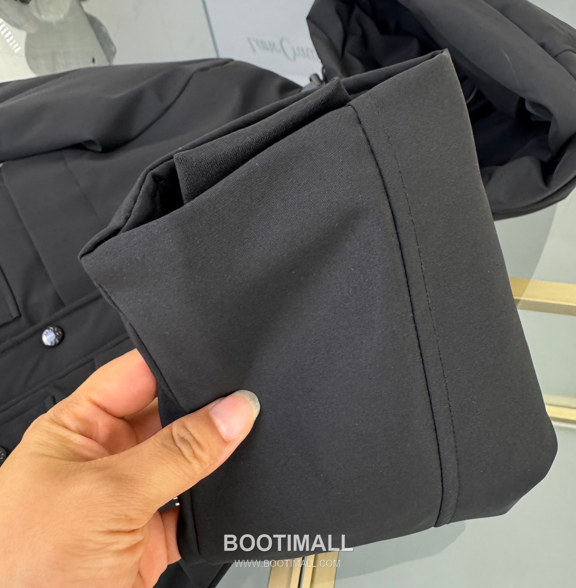 Balenciaga Reflective Hooded Down Black Down Jacket 발렌시아가 리플렉티브 후드 다운 블랙 다운 재킷 16