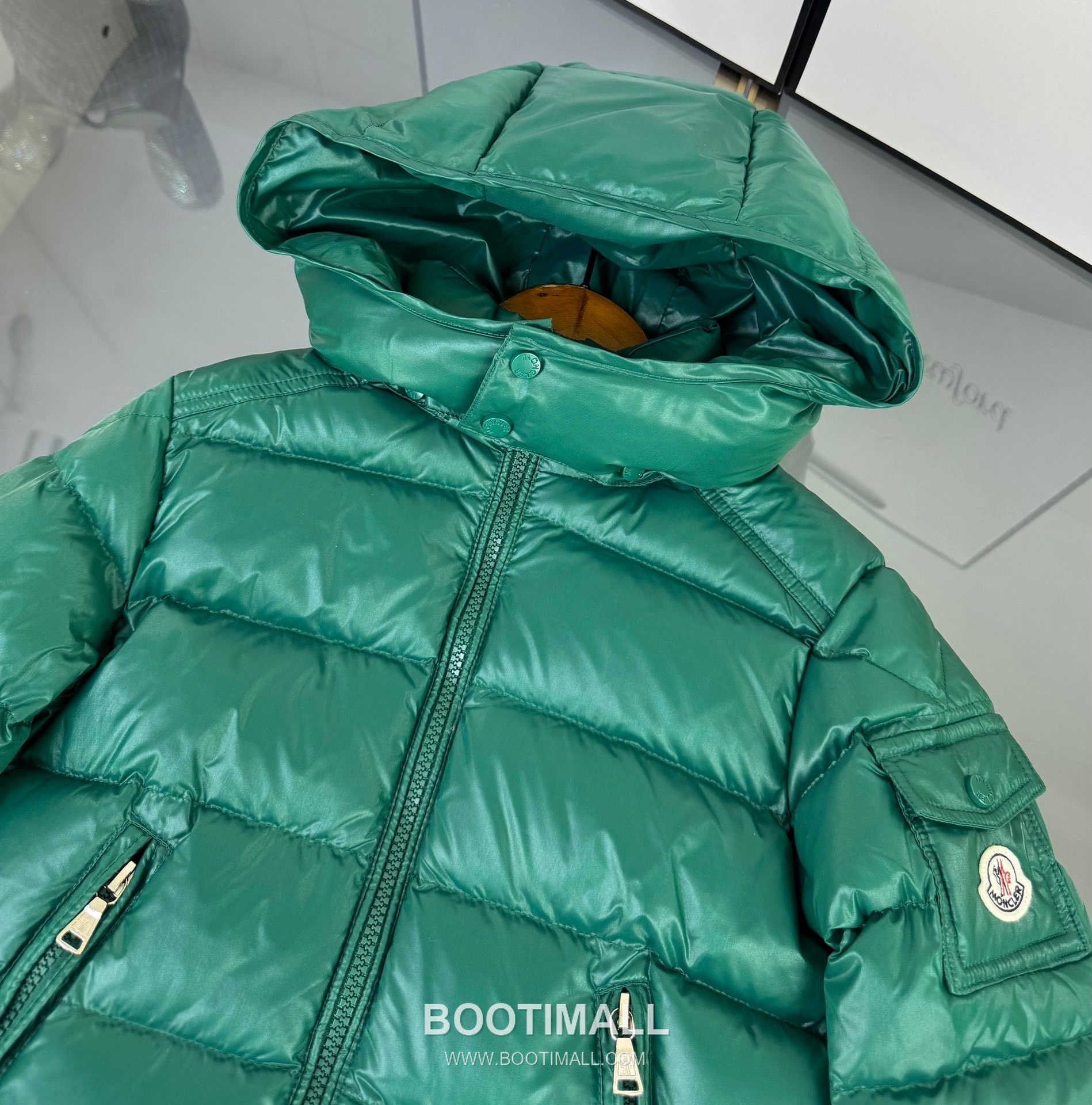 Balenciaga Maya Glossy Down Polyester, Duck Down Black Down Jacket 발렌시아가 마야 글로시 다운 폴리에스터, 덕다운 블랙 다운 재킷 4