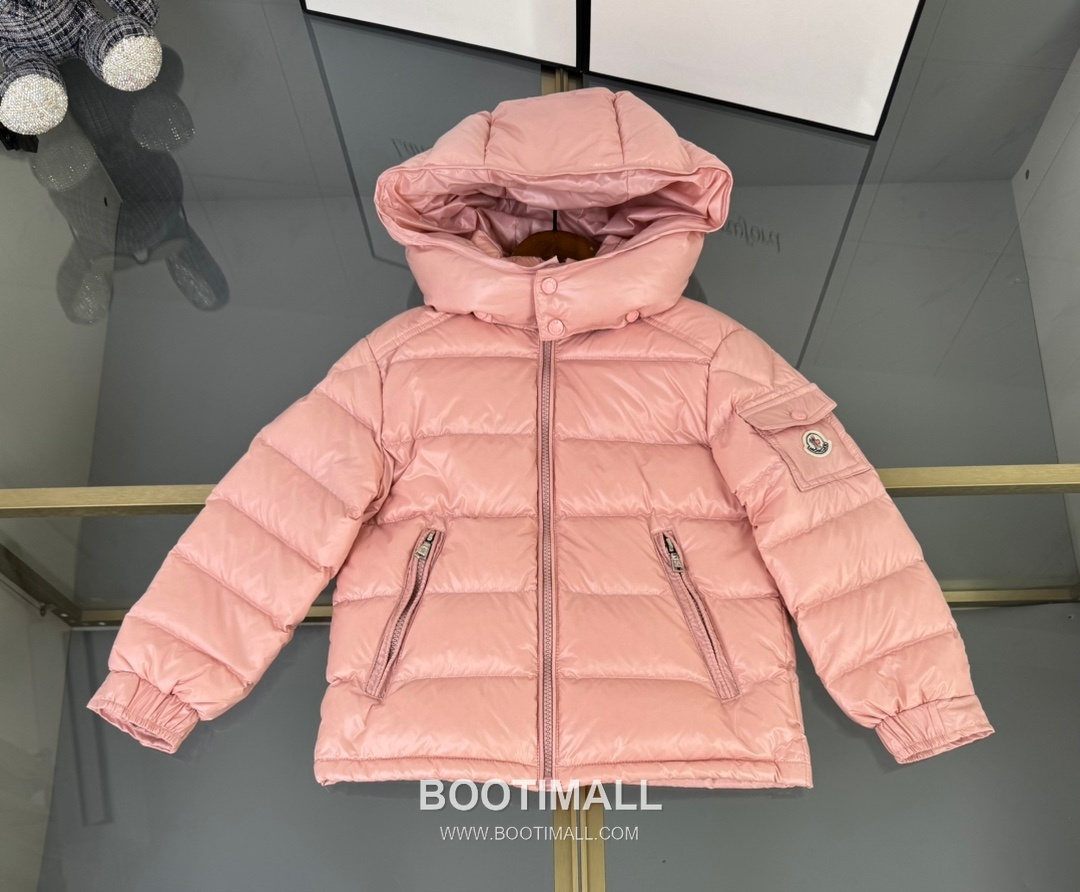 Balenciaga Maya Glossy Down Polyester, Duck Down Black Down Jacket 발렌시아가 마야 글로시 다운 폴리에스터, 덕다운 블랙 다운 재킷 1