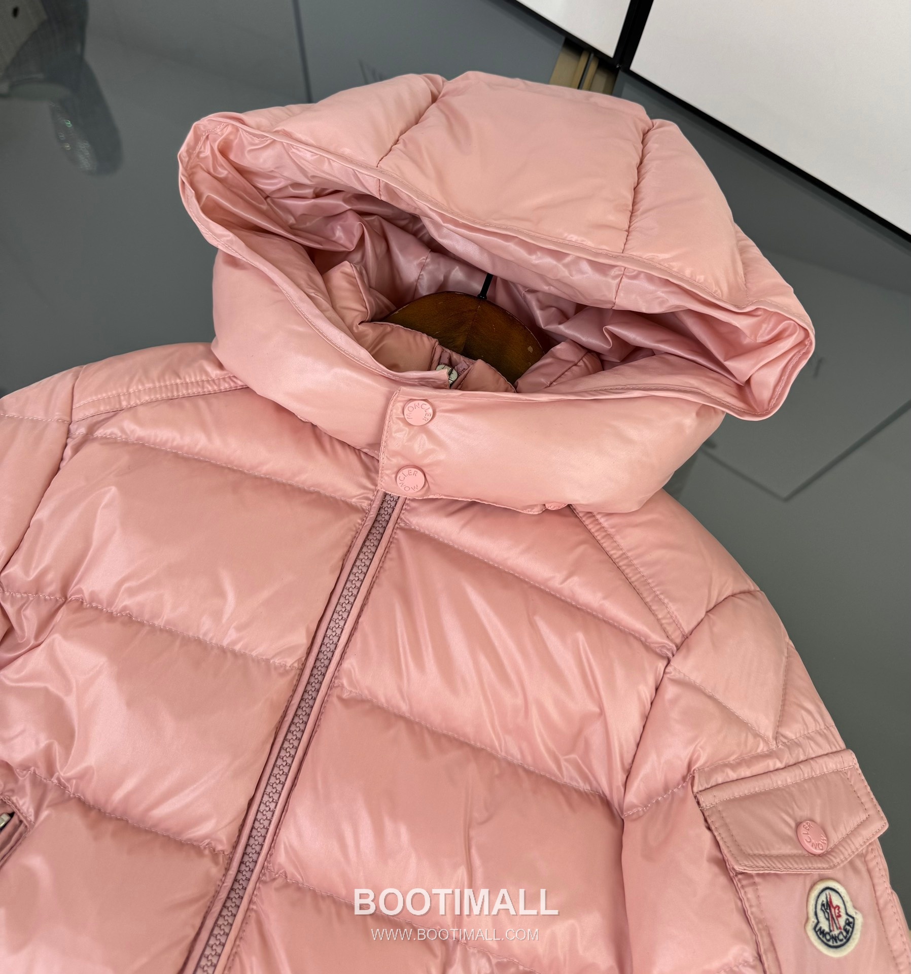 Balenciaga Maya Glossy Down Polyester, Duck Down Black Down Jacket 발렌시아가 마야 글로시 다운 폴리에스터, 덕다운 블랙 다운 재킷 4