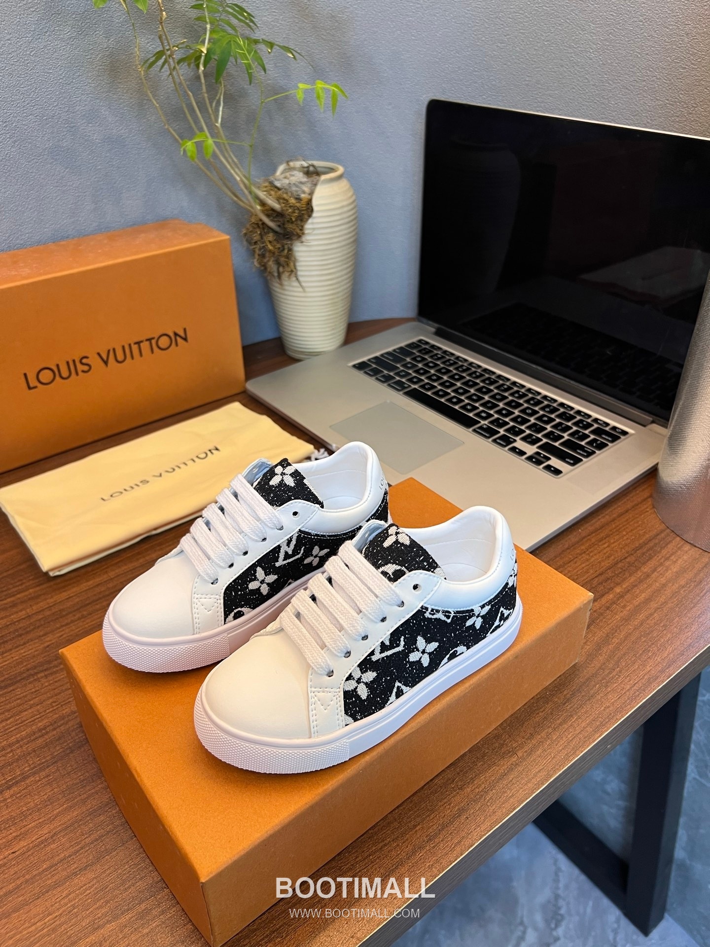 Louis Vuitton Kids Leather Casual Leather Sneakers 루이비통 키즈 레더 캐주얼 레더 스니커즈 1