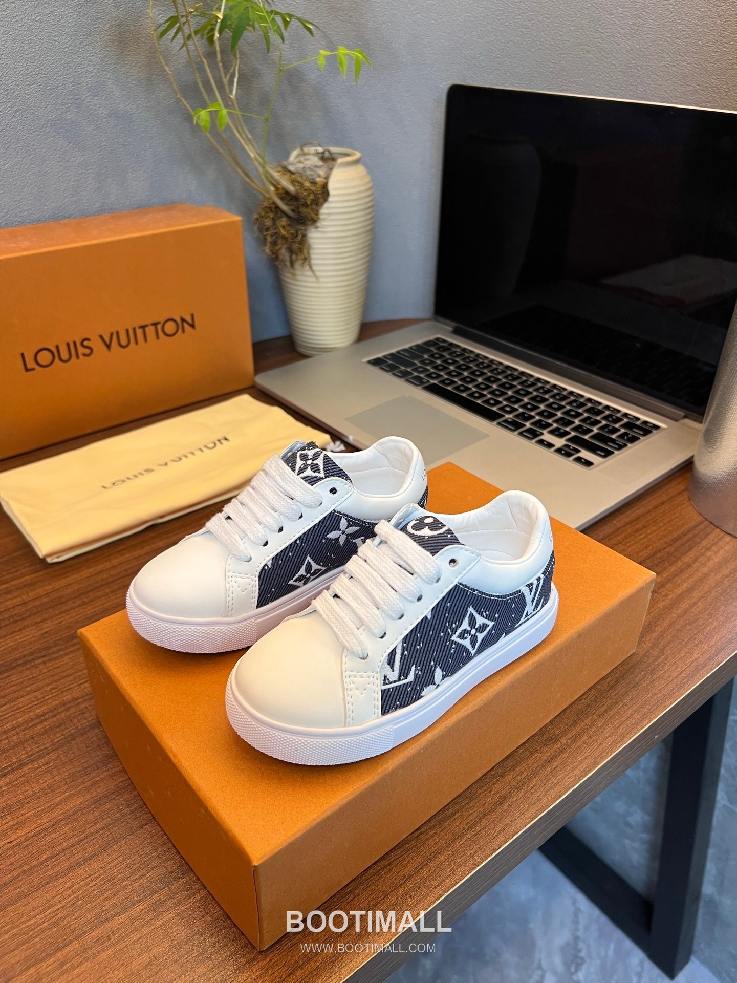 Louis Vuitton Kids Leather Casual Leather Sneakers 루이비통 키즈 레더 캐주얼 레더 스니커즈 1