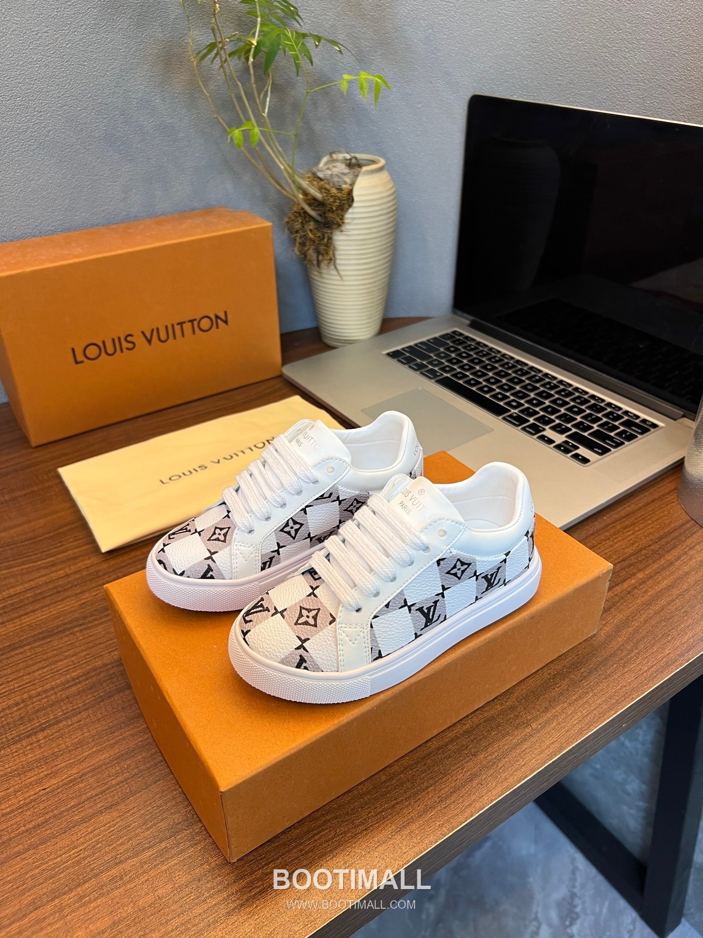 Louis Vuitton Kids Leather Casual Leather Sneakers 루이비통 키즈 레더 캐주얼 레더 스니커즈 1