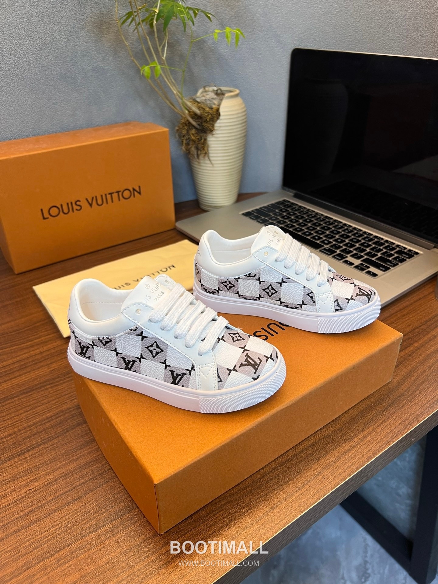 Louis Vuitton Kids Leather Casual Leather Sneakers 루이비통 키즈 레더 캐주얼 레더 스니커즈 2
