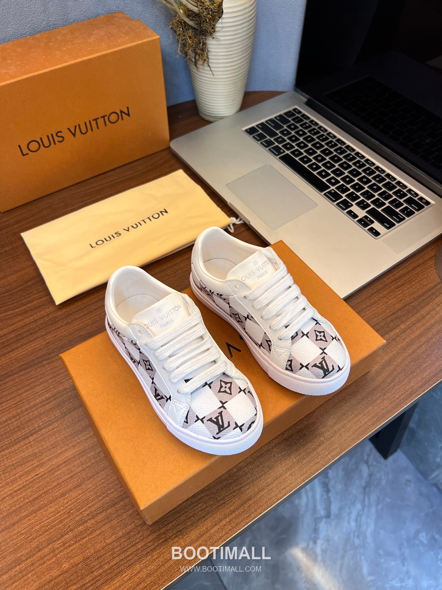 Louis Vuitton Kids Leather Casual Leather Sneakers 루이비통 키즈 레더 캐주얼 레더 스니커즈 3