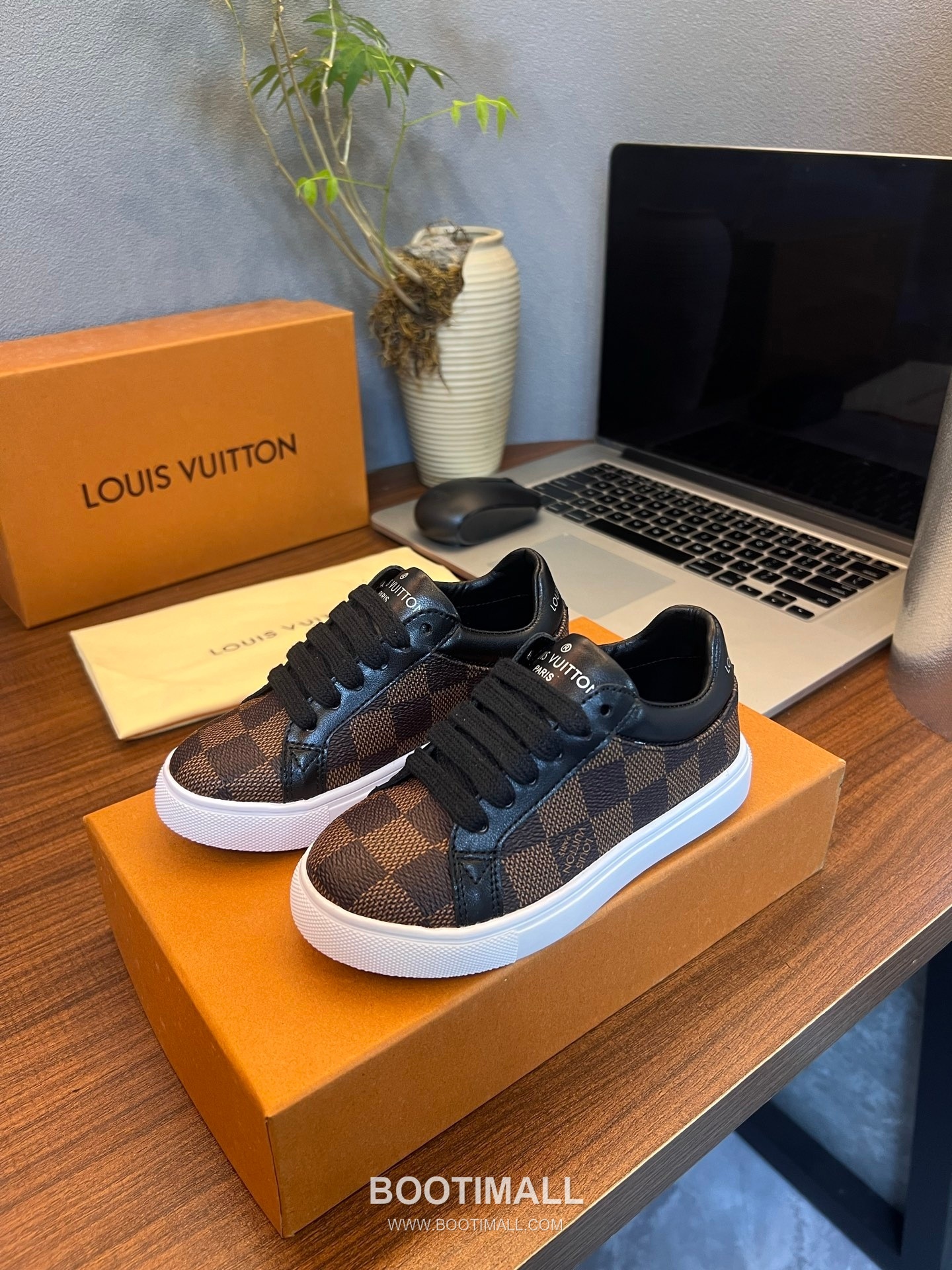 Louis Vuitton Kids Leather Casual Leather Sneakers 루이비통 키즈 레더 캐주얼 레더 스니커즈 1
