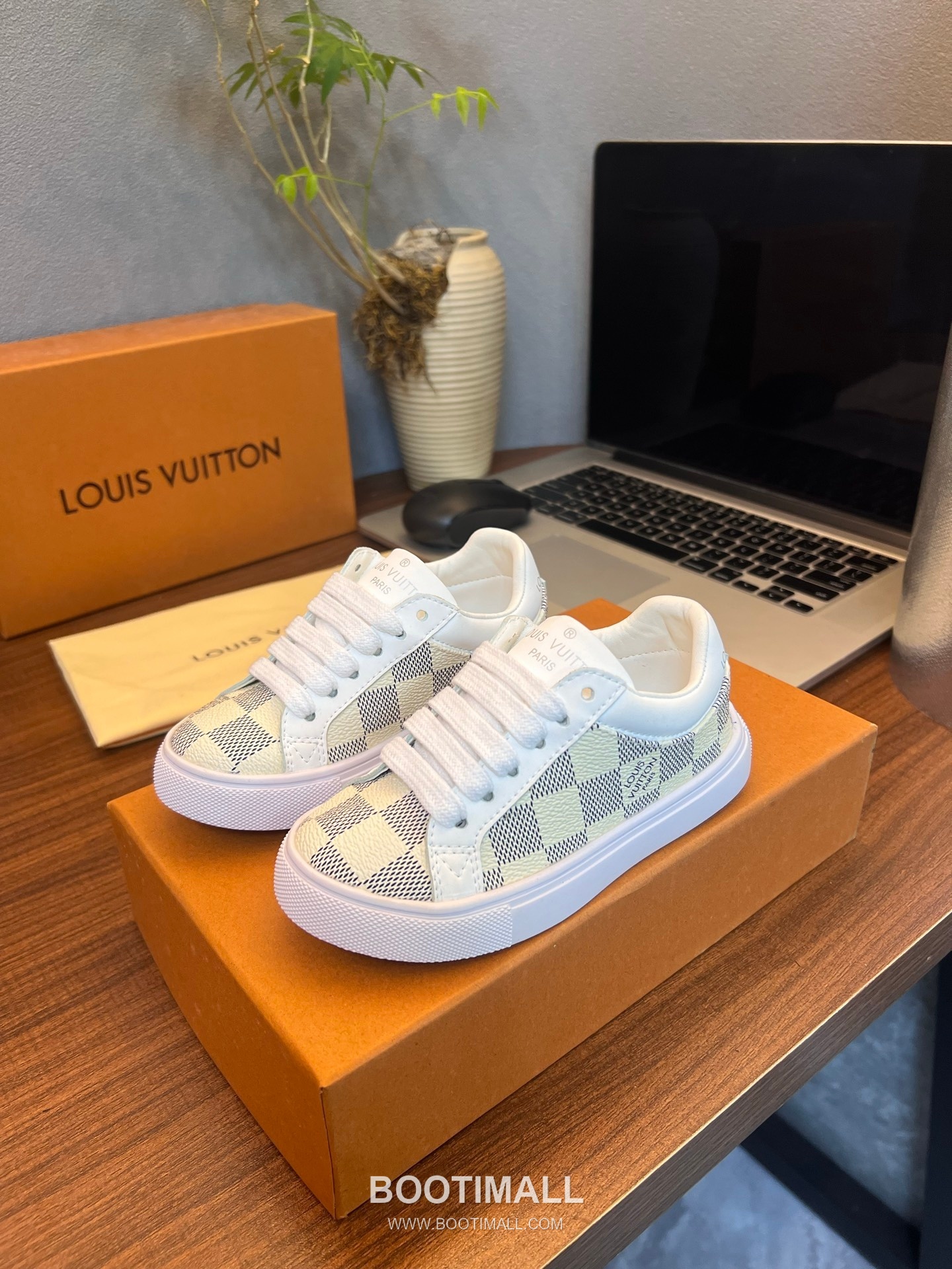 Louis Vuitton Kids Leather Casual Leather Sneakers 루이비통 키즈 레더 캐주얼 레더 스니커즈 1