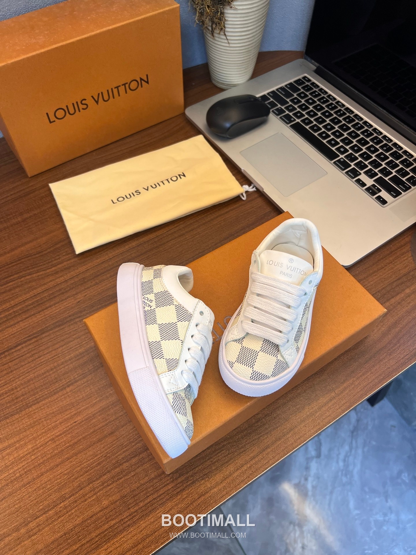 Louis Vuitton Kids Leather Casual Leather Sneakers 루이비통 키즈 레더 캐주얼 레더 스니커즈 4
