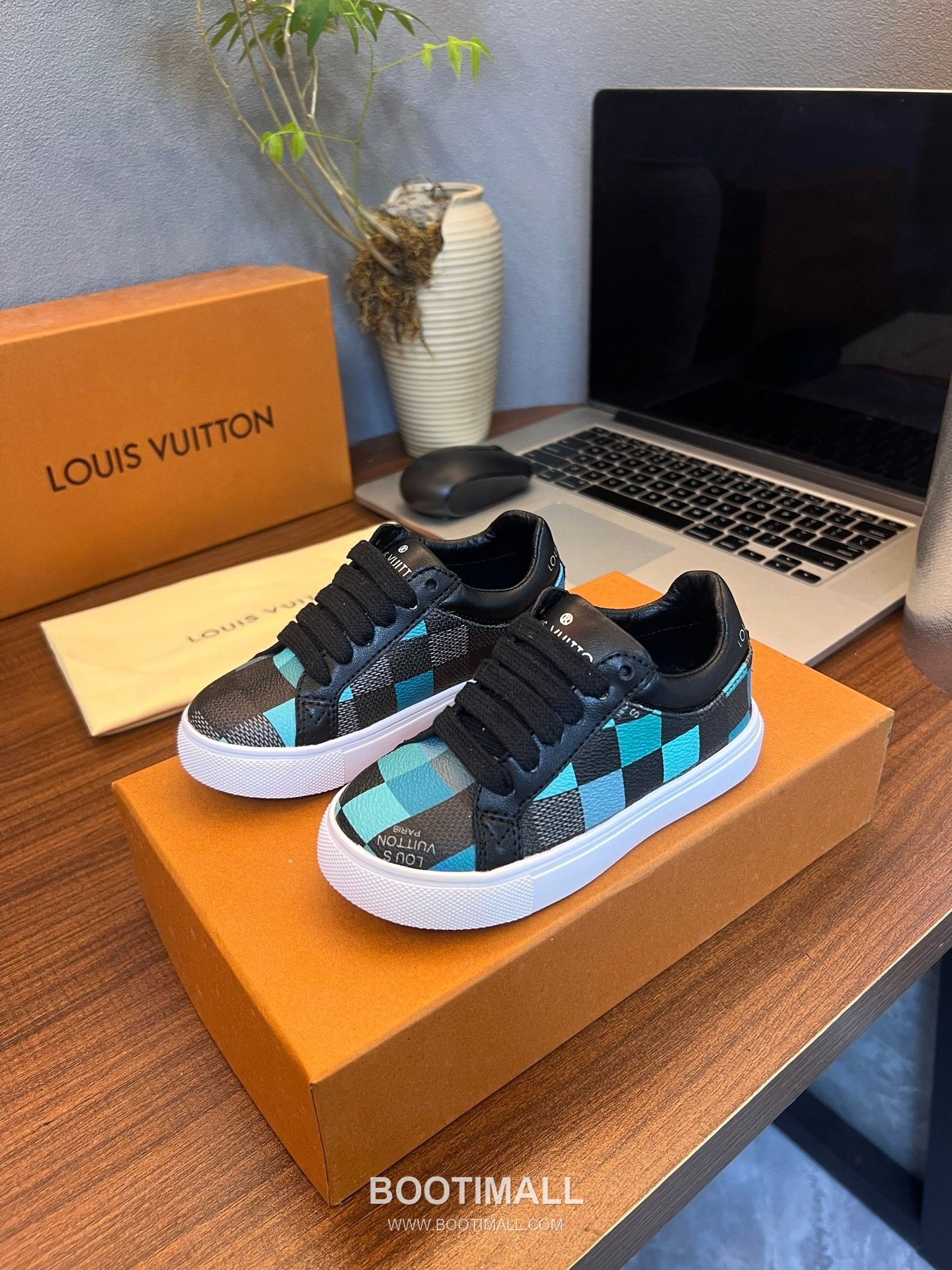 Louis Vuitton Kids Leather Casual Leather Sneakers 루이비통 키즈 레더 캐주얼 레더 스니커즈 1