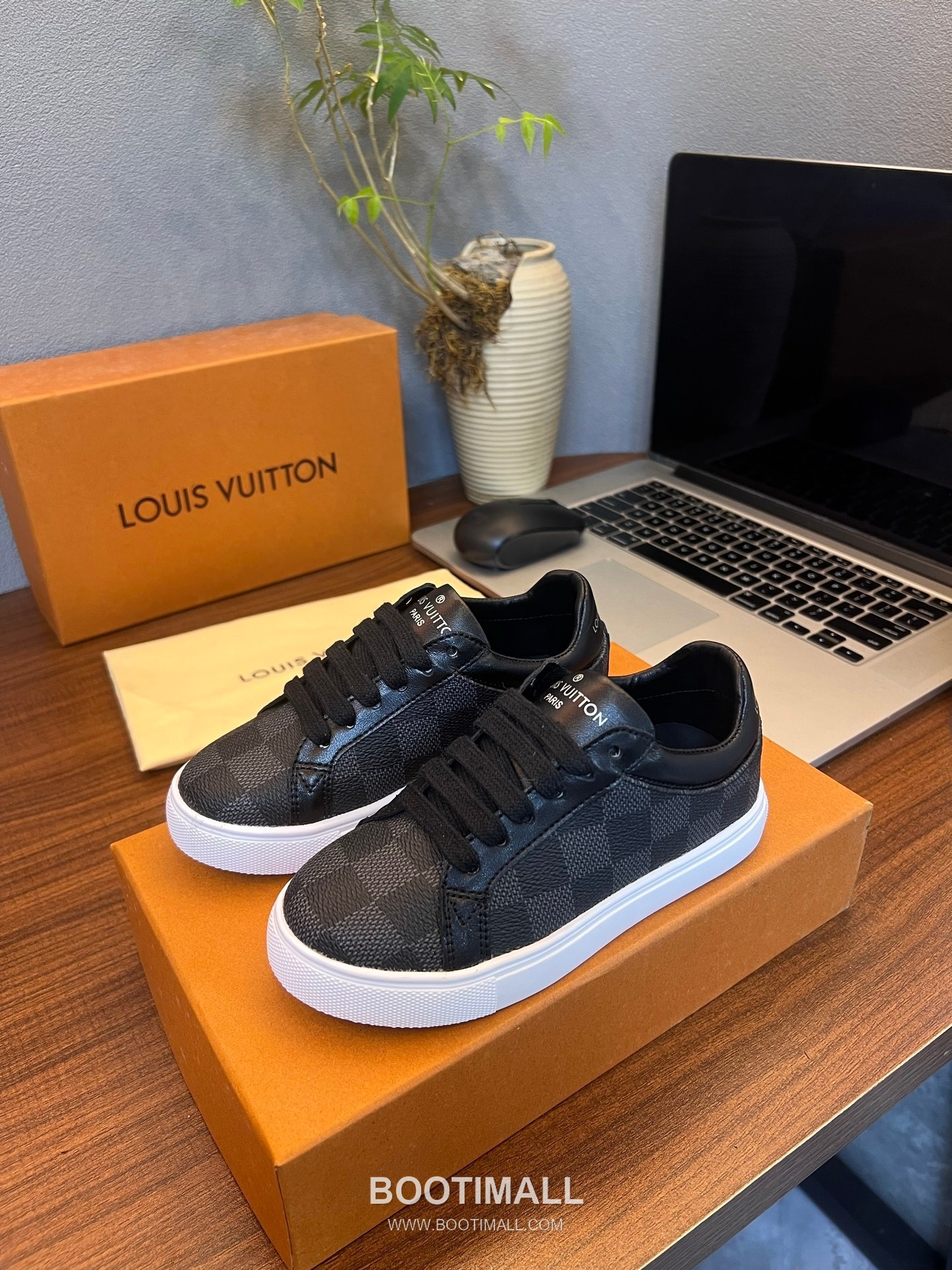 Louis Vuitton Kids Leather Casual Leather Sneakers 루이비통 키즈 레더 캐주얼 레더 스니커즈 1