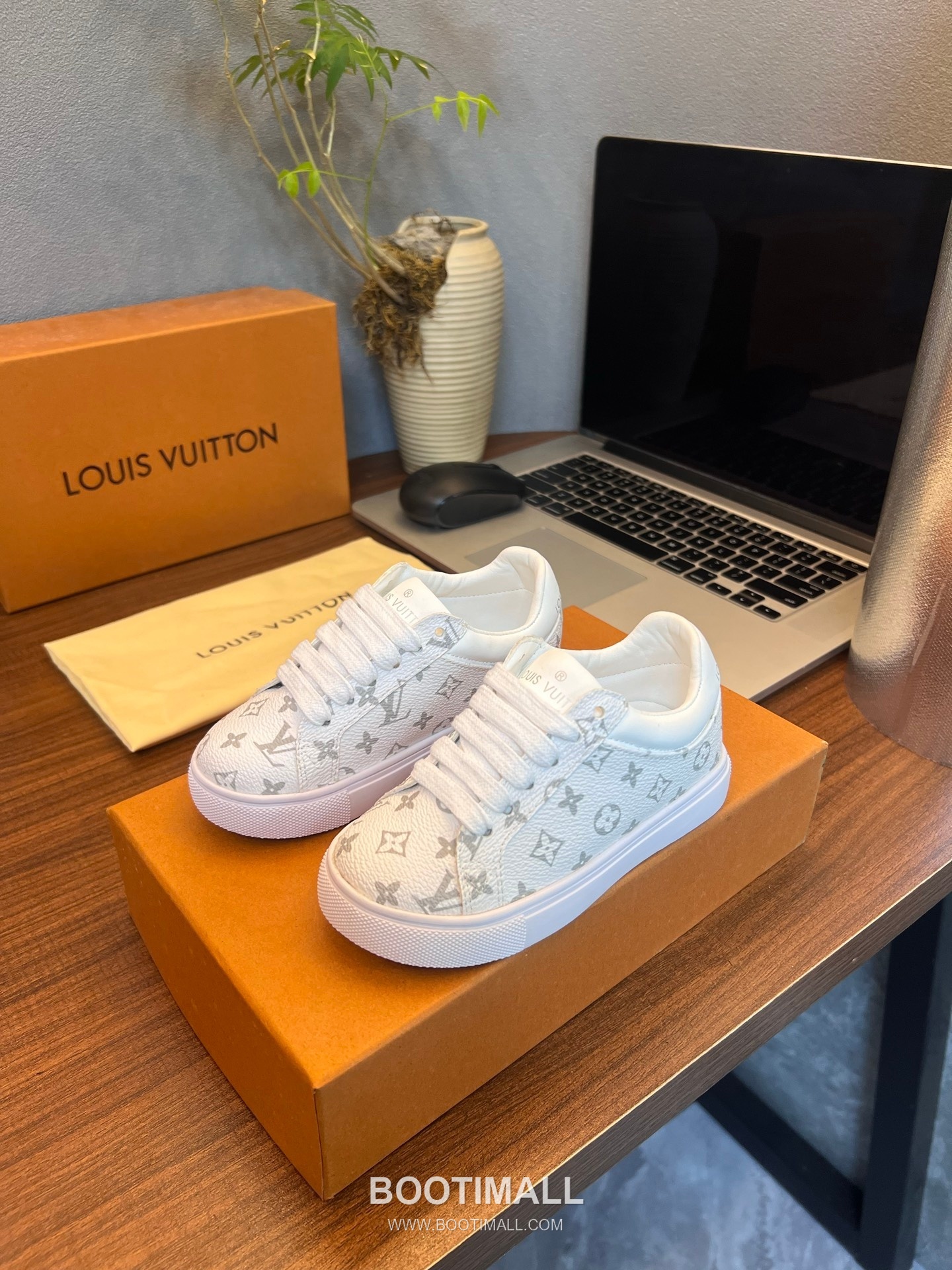 Louis Vuitton Kids Leather Casual Leather Sneakers 루이비통 키즈 레더 캐주얼 레더 스니커즈 1