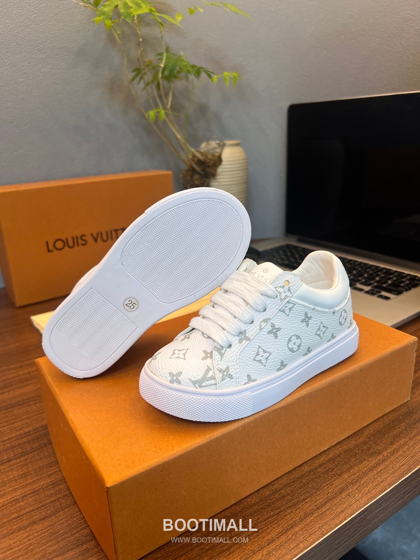 Louis Vuitton Kids Leather Casual Leather Sneakers 루이비통 키즈 레더 캐주얼 레더 스니커즈 9