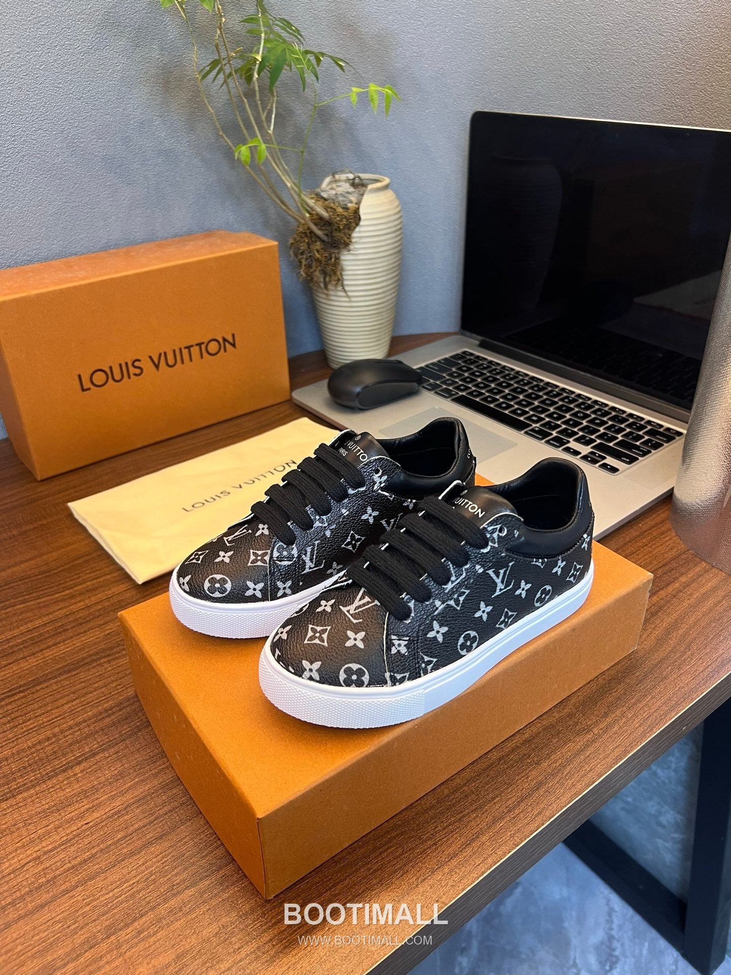 Louis Vuitton Kids Leather Casual Leather Sneakers 루이비통 키즈 레더 캐주얼 레더 스니커즈 1