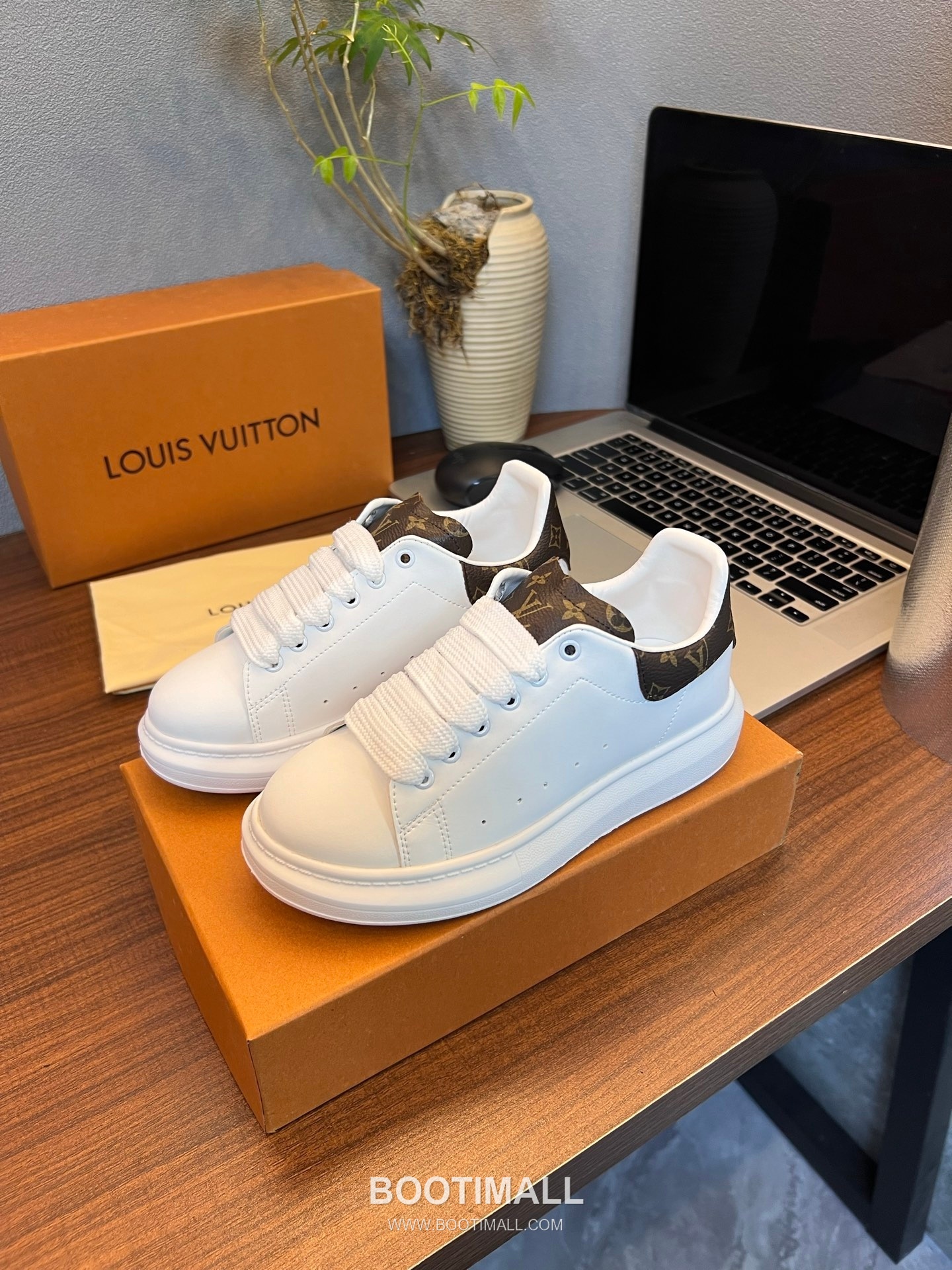 Louis Vuitton Kids Leather Casual Lambskin Leather Sneakers 루이비통 키즈 레더 캐주얼 램스킨 레더 스니커즈 1