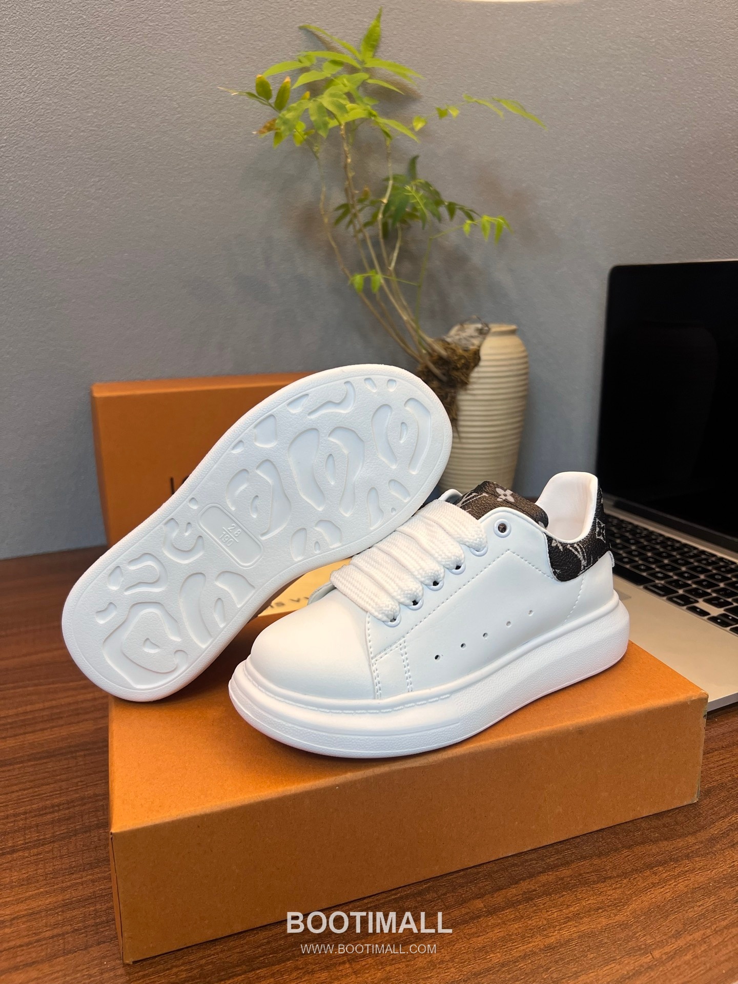 Louis Vuitton Kids Leather Casual Lambskin Leather Sneakers 루이비통 키즈 레더 캐주얼 램스킨 레더 스니커즈 9