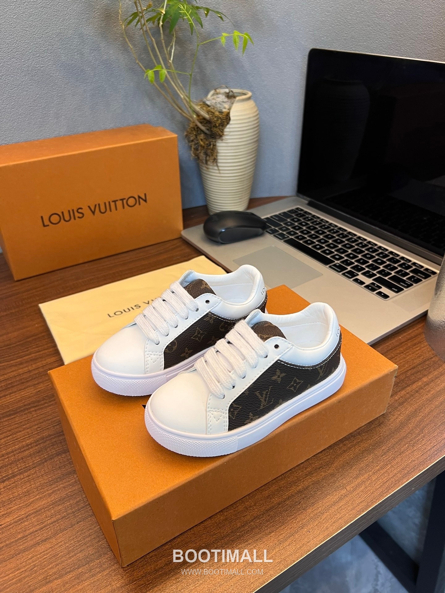 Louis Vuitton Kids Leather Casual Leather Sneakers 루이비통 키즈 레더 캐주얼 레더 스니커즈 1