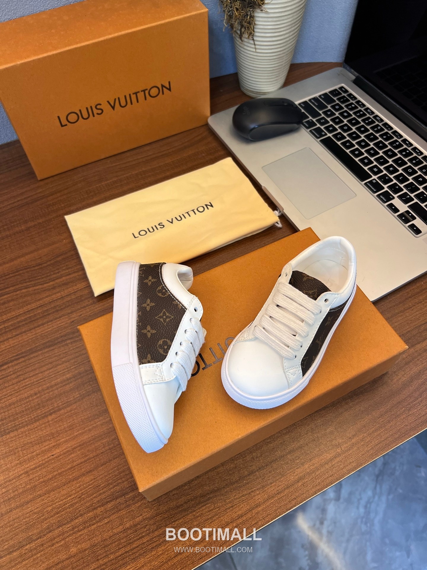 Louis Vuitton Kids Leather Casual Leather Sneakers 루이비통 키즈 레더 캐주얼 레더 스니커즈 4