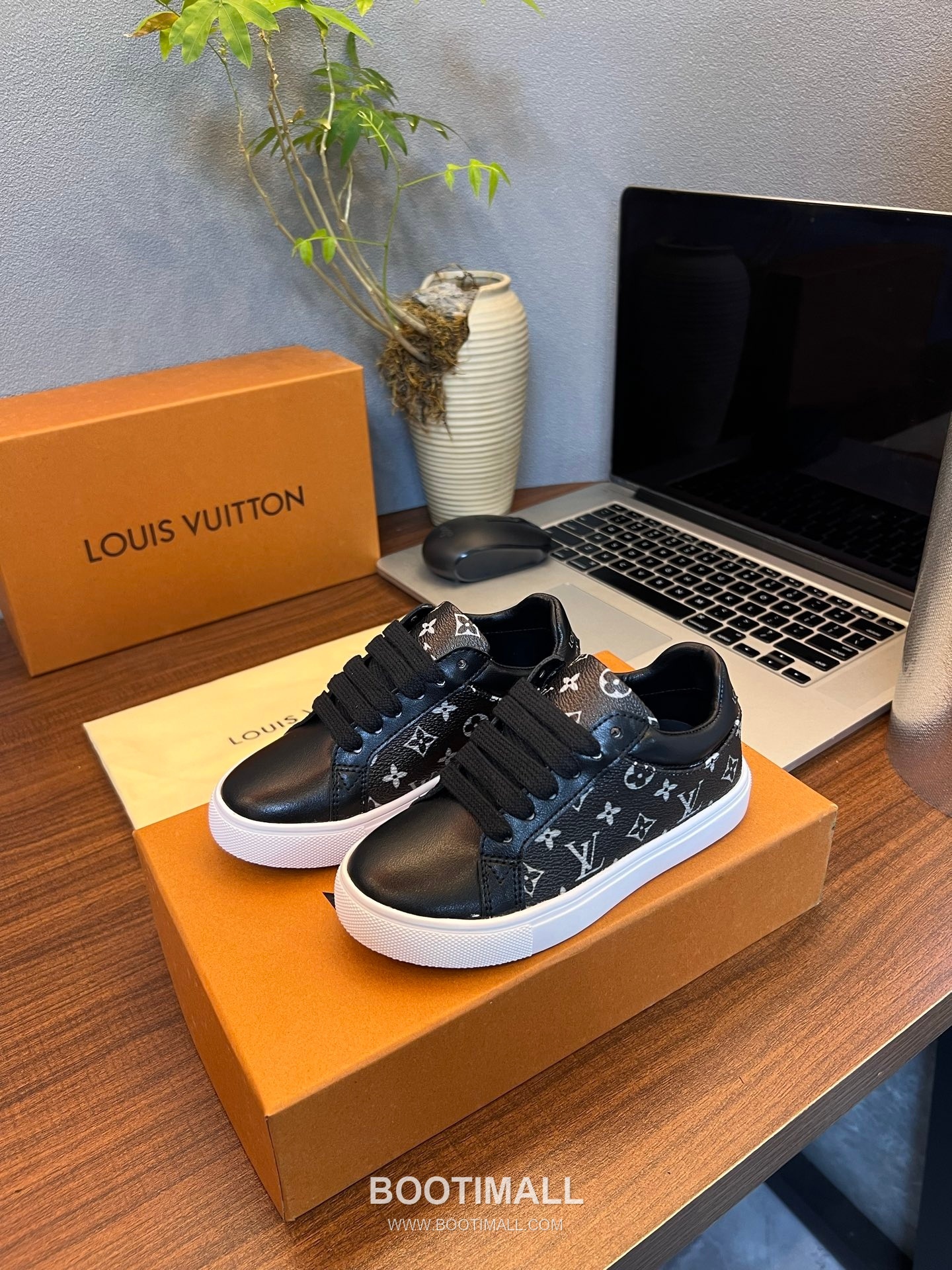 Louis Vuitton Kids Leather Casual Leather Sneakers 루이비통 키즈 레더 캐주얼 레더 스니커즈 1