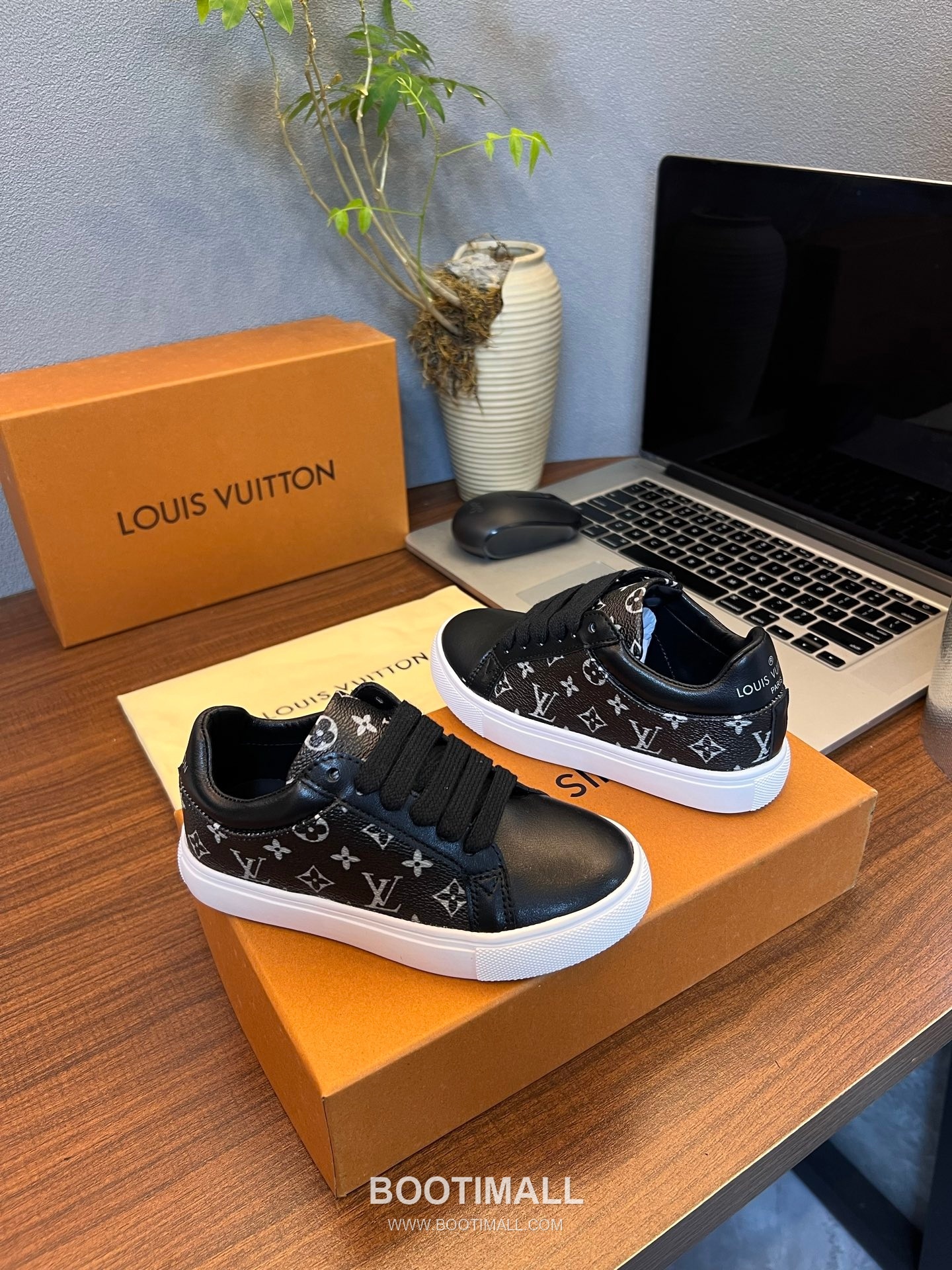 Louis Vuitton Kids Leather Casual Leather Sneakers 루이비통 키즈 레더 캐주얼 레더 스니커즈 3