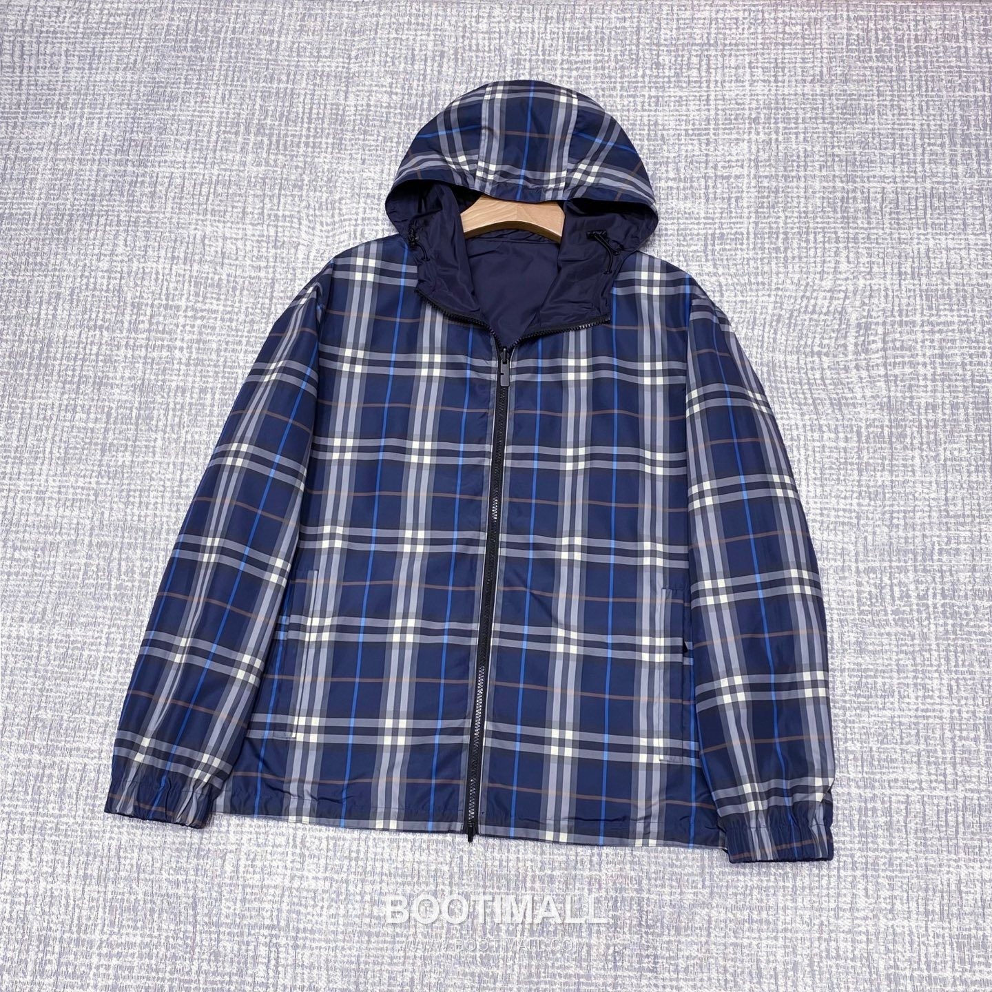 Burberry Oval Patch Hooded Navy Windbreaker 버버리 오벌 패치 후드 네이비 바람막이 2