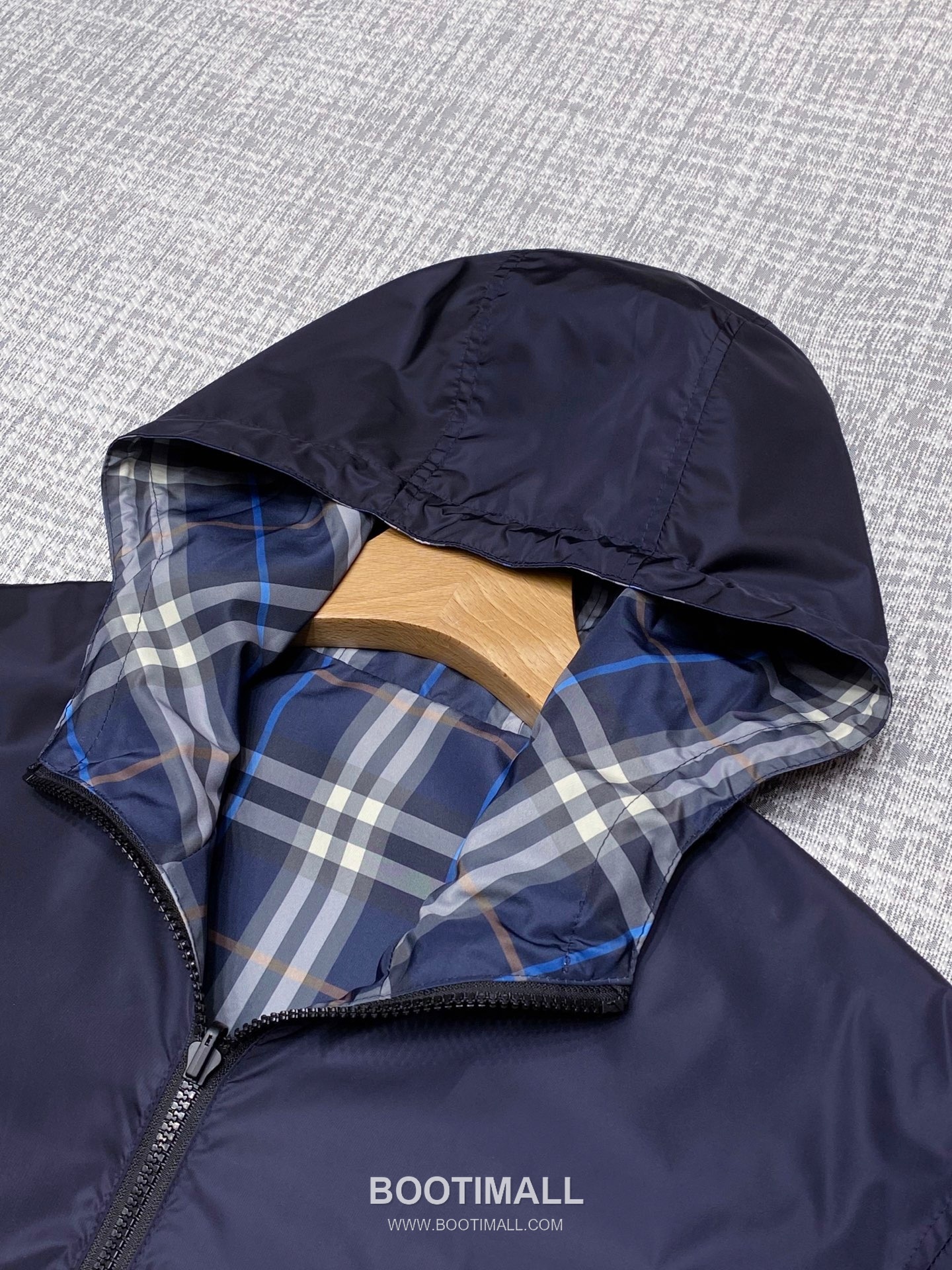 Burberry Oval Patch Hooded Navy Windbreaker 버버리 오벌 패치 후드 네이비 바람막이 4