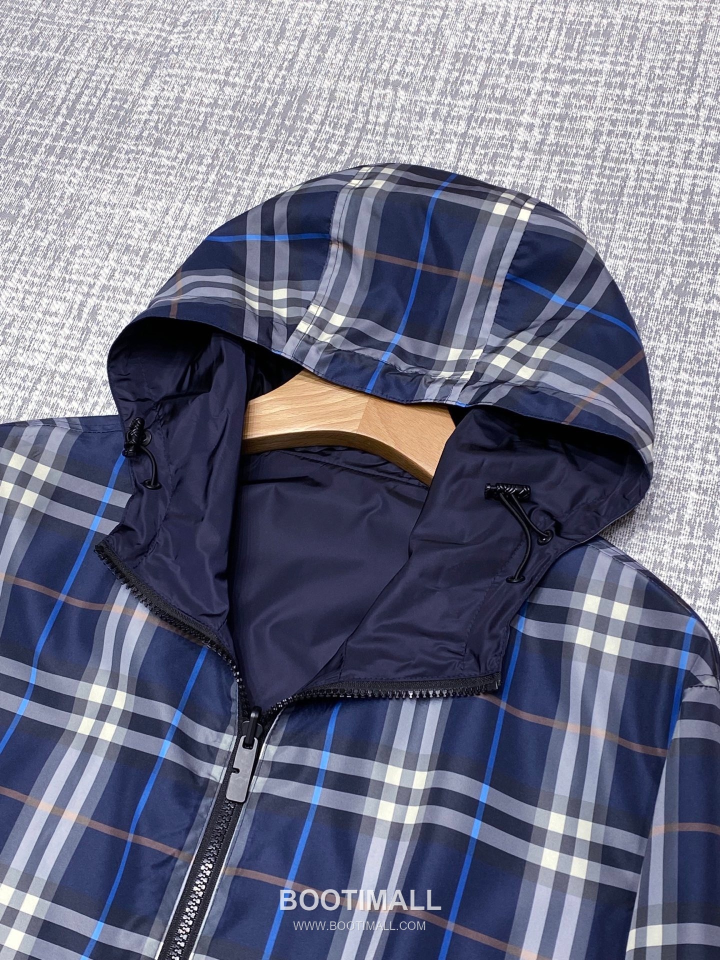 Burberry Oval Patch Hooded Navy Windbreaker 버버리 오벌 패치 후드 네이비 바람막이 5