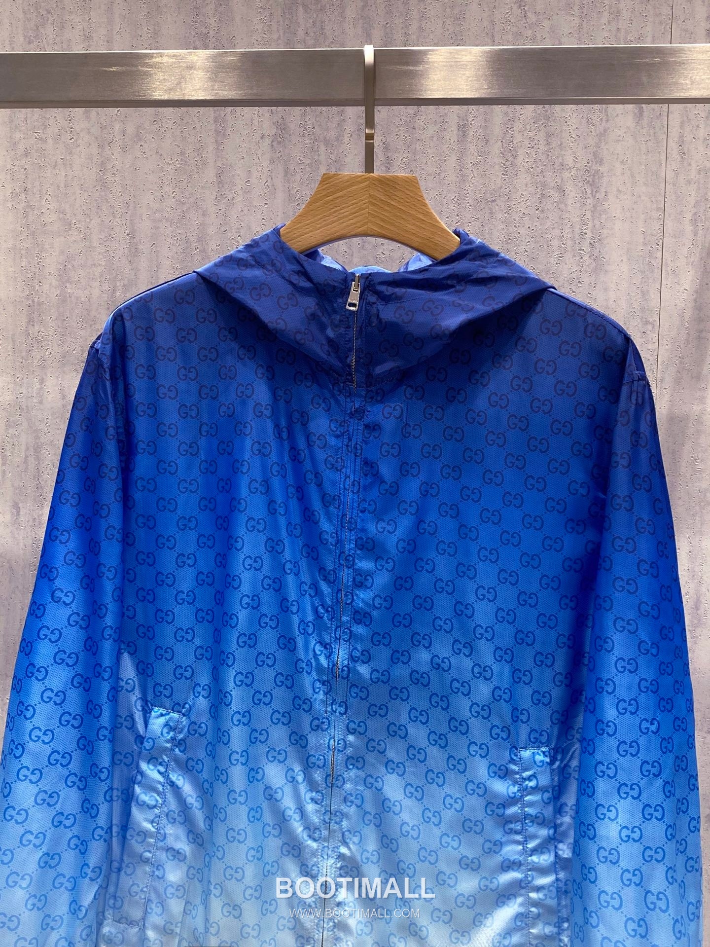 Gucci Ocean Gradient GG Hooded Nylon Blue Sun Protection Jacket 구찌 오션 그라데이션 GG 후디 나일론 블루 바람막이 재킷 4